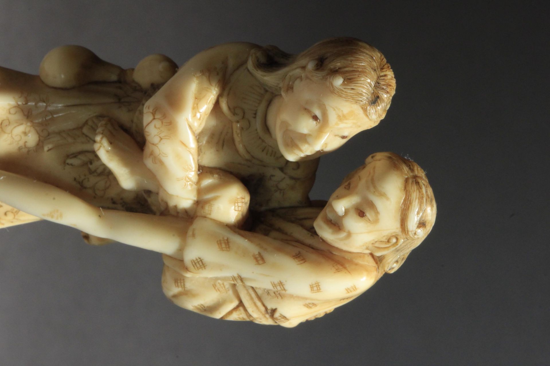 A Japanese netsuke from Edo period circa 1800. Signed Hidemasa - Image 2 of 8