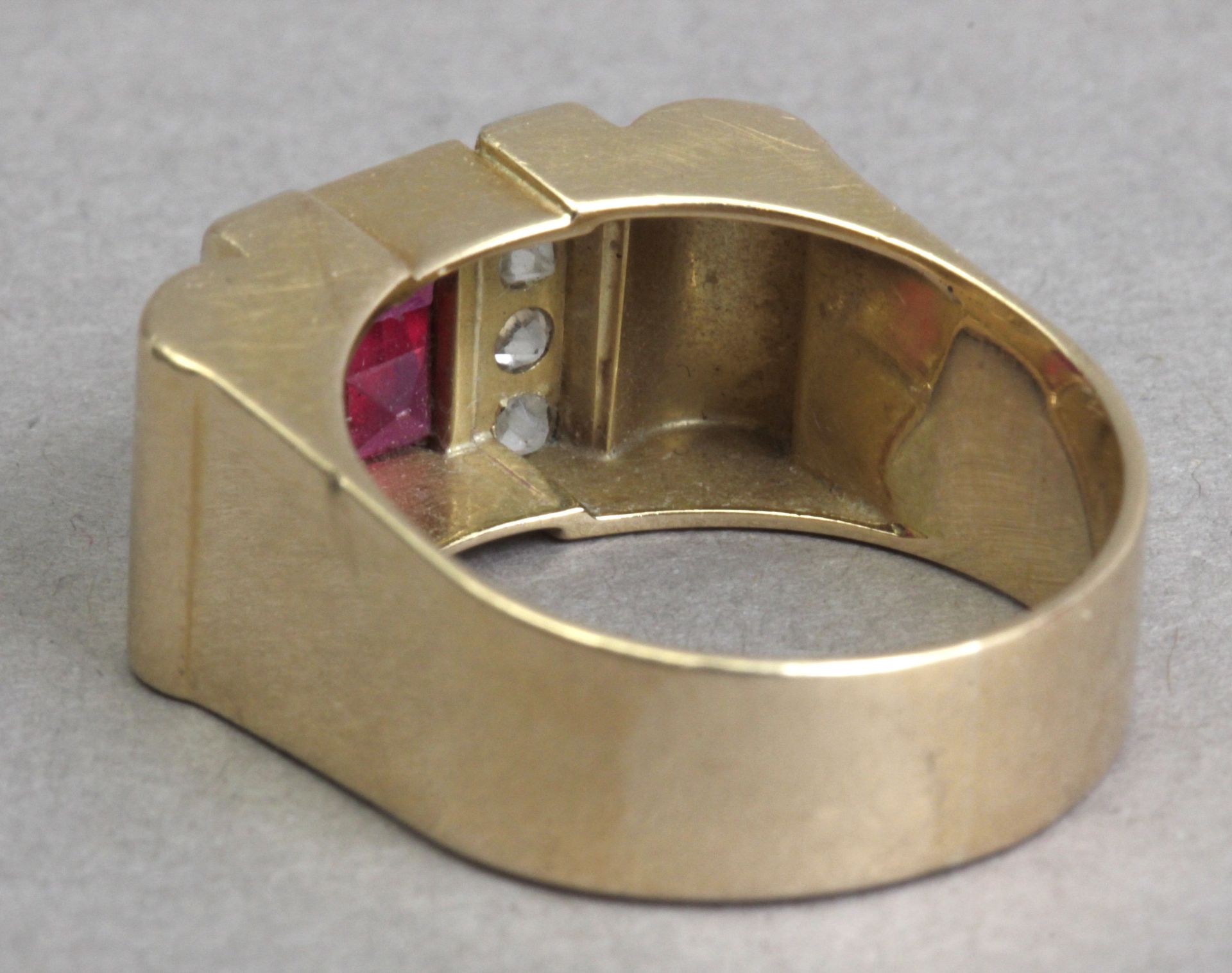 A chevalier ring circa 1940 in gold, platinum, diamonds and rubies - Image 6 of 6