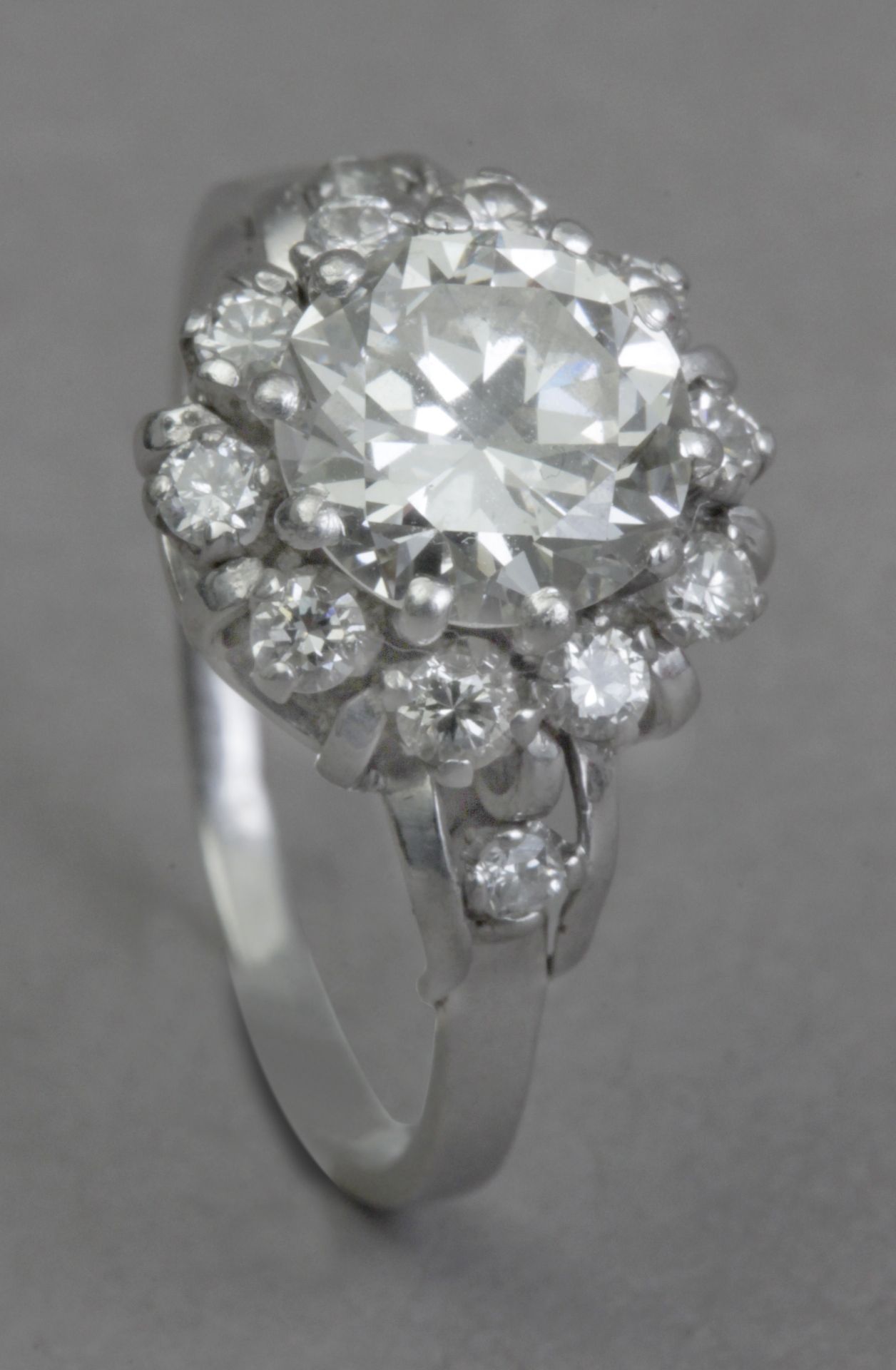 A cluster dimond ring circa 1940 with a 2,25 ct. diamonds approx.