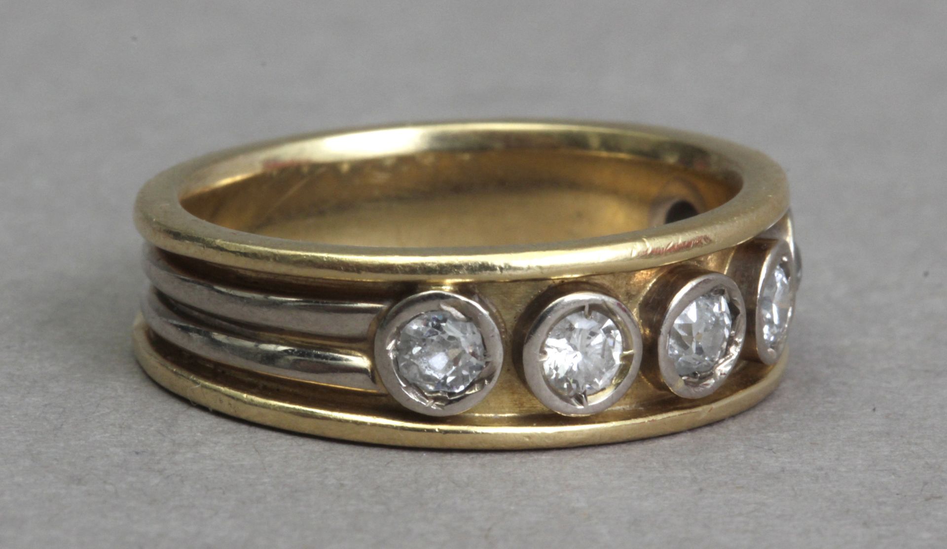 A first half 20th century diamond half eternity ring - Bild 2 aus 6