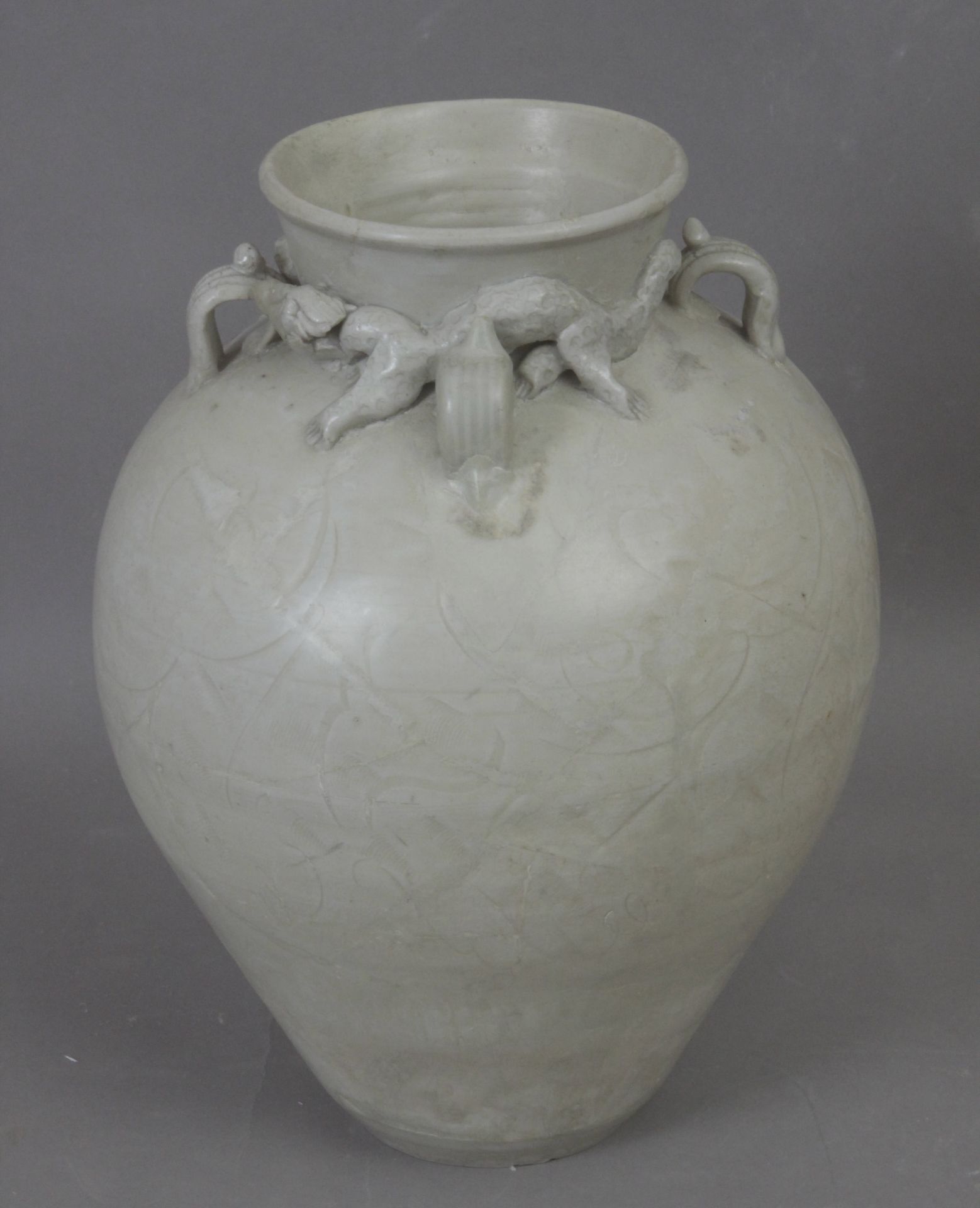 A 20th century Chinese storage vase - Bild 2 aus 6