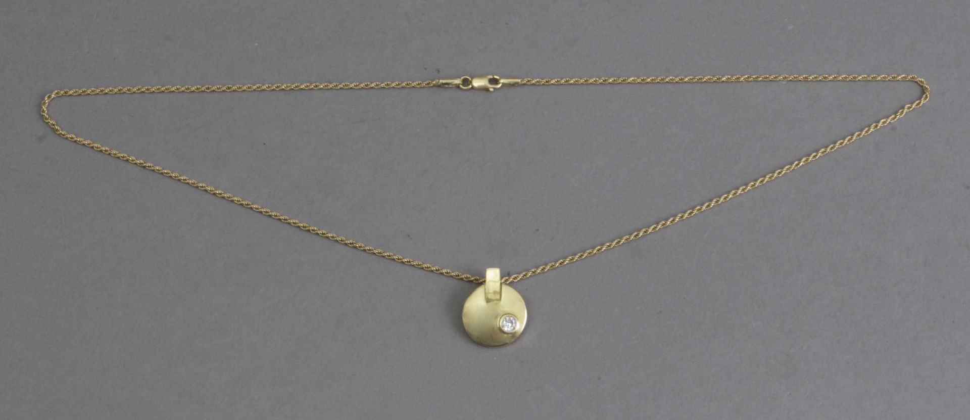 A diamond and gold pendant and chain - Image 3 of 4