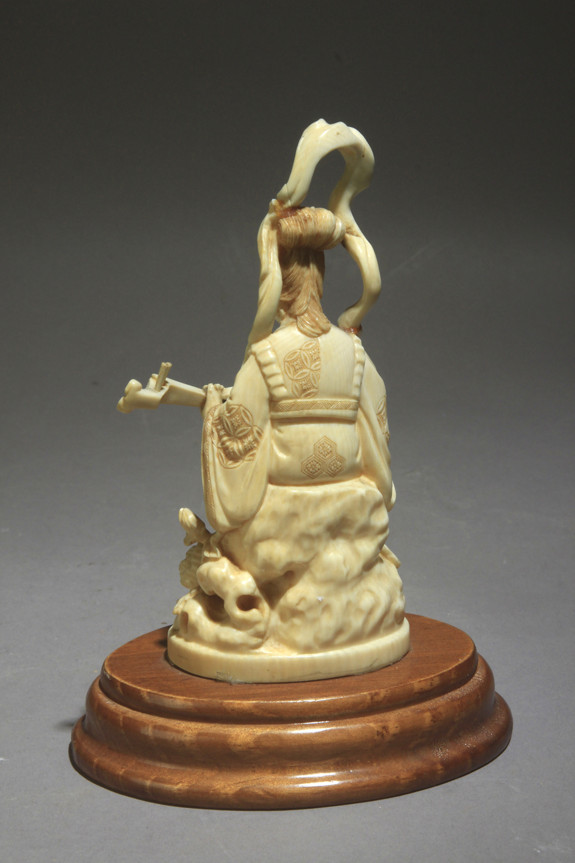 A Japanese okimono circa 1900 in walrus ivory - Image 3 of 4