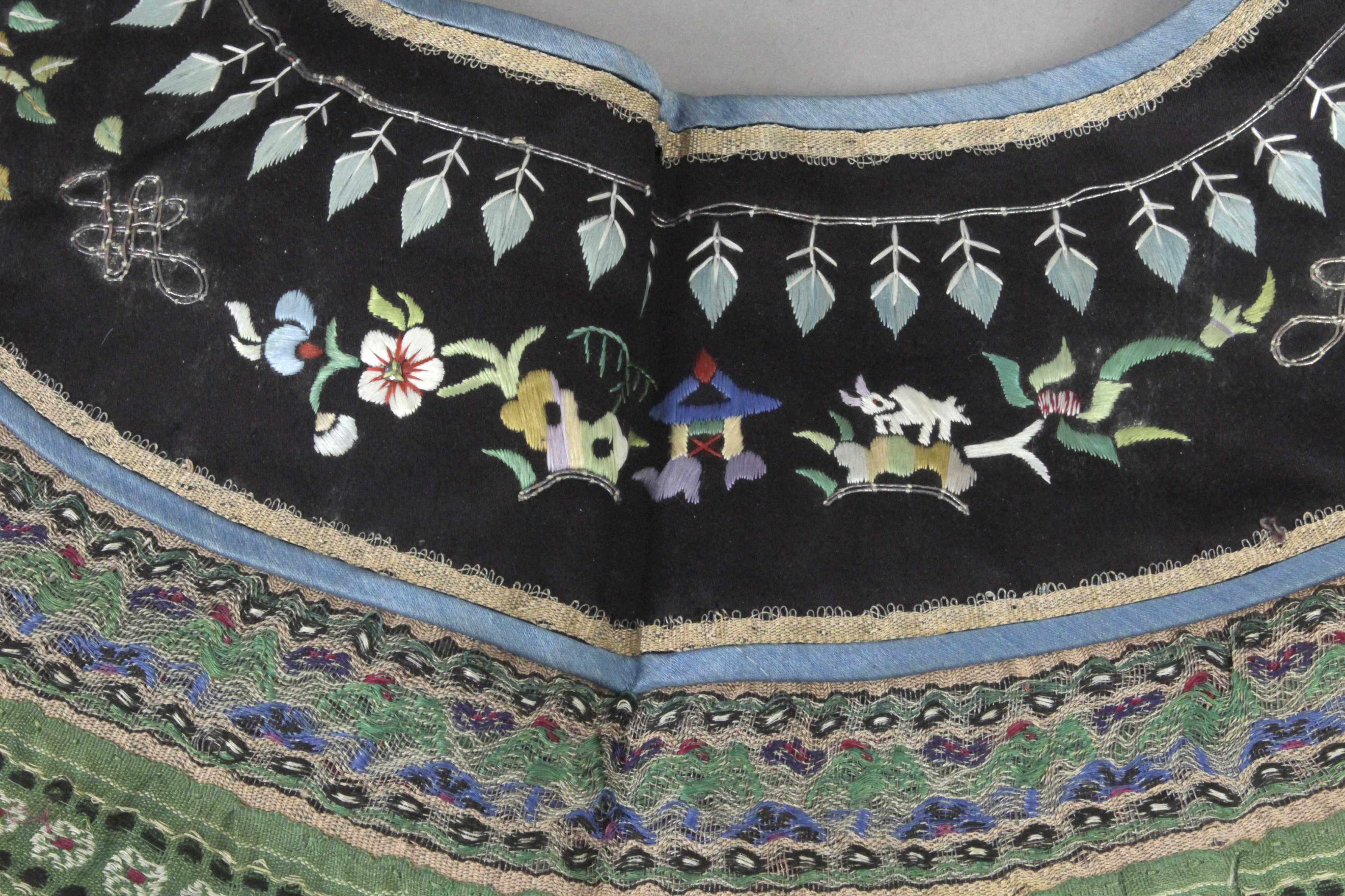 A first half of 20th century Chinese silk yunjian - Image 2 of 2