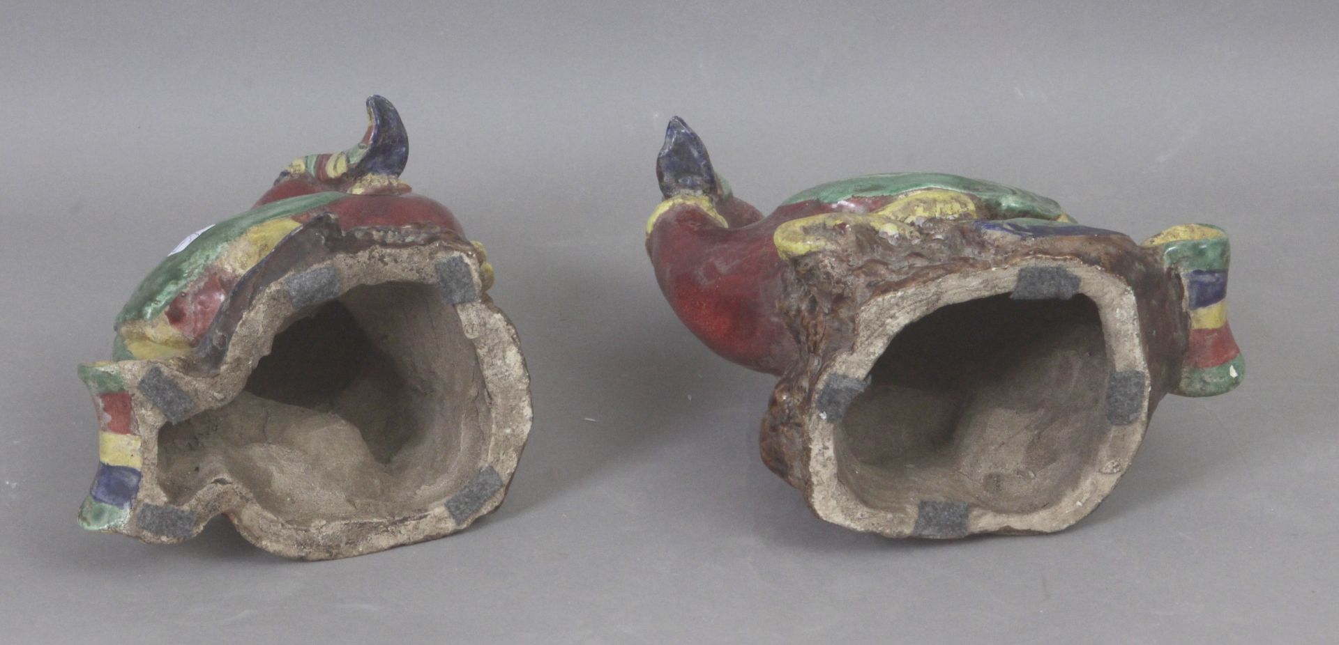 A pair of 19th century Chinese pheasant porcelain figures - Bild 3 aus 3