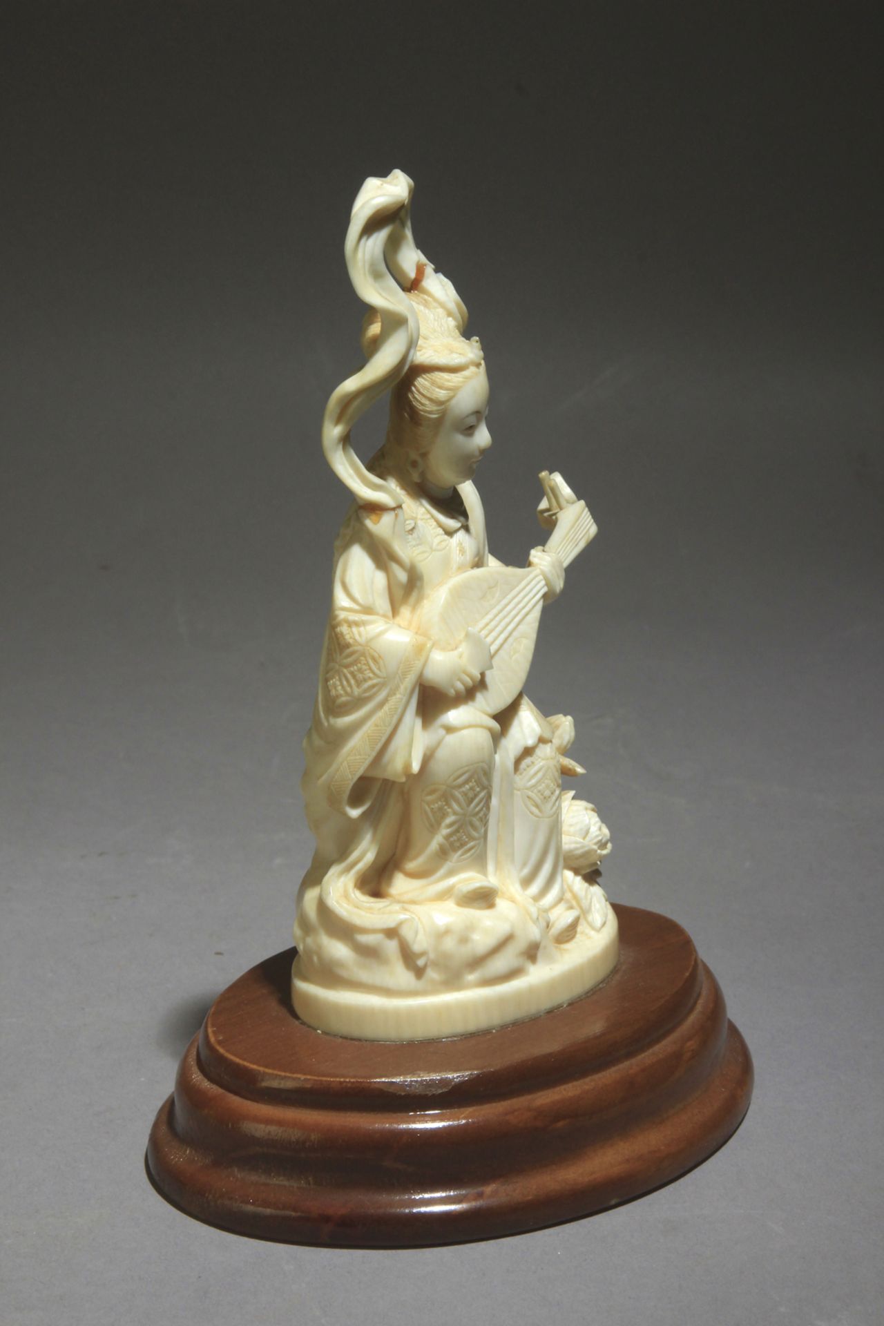 A Japanese okimono circa 1900 in walrus ivory - Image 4 of 4