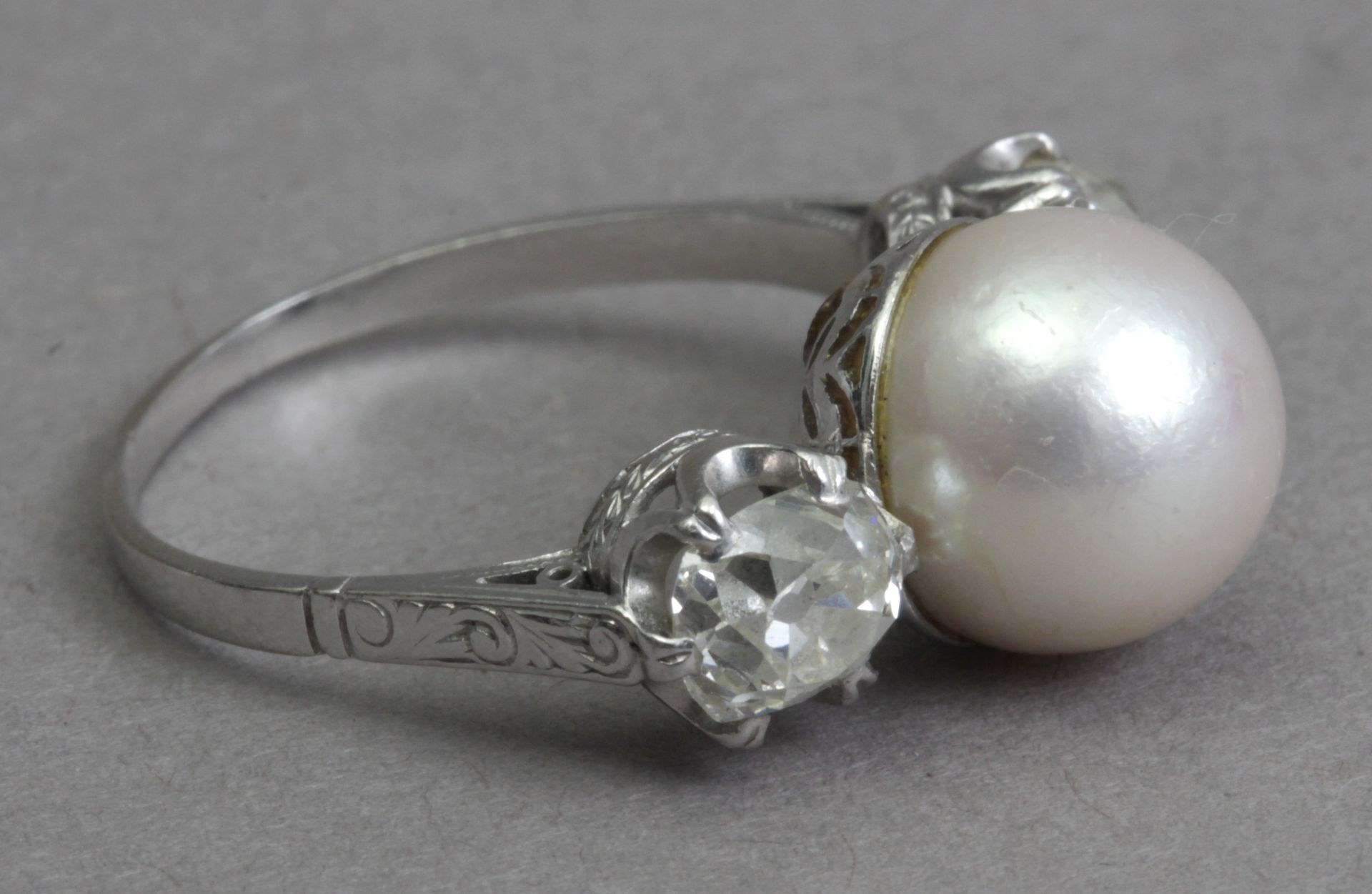 A first third of 20th century three stone diamonds and pearl ring - Image 4 of 6