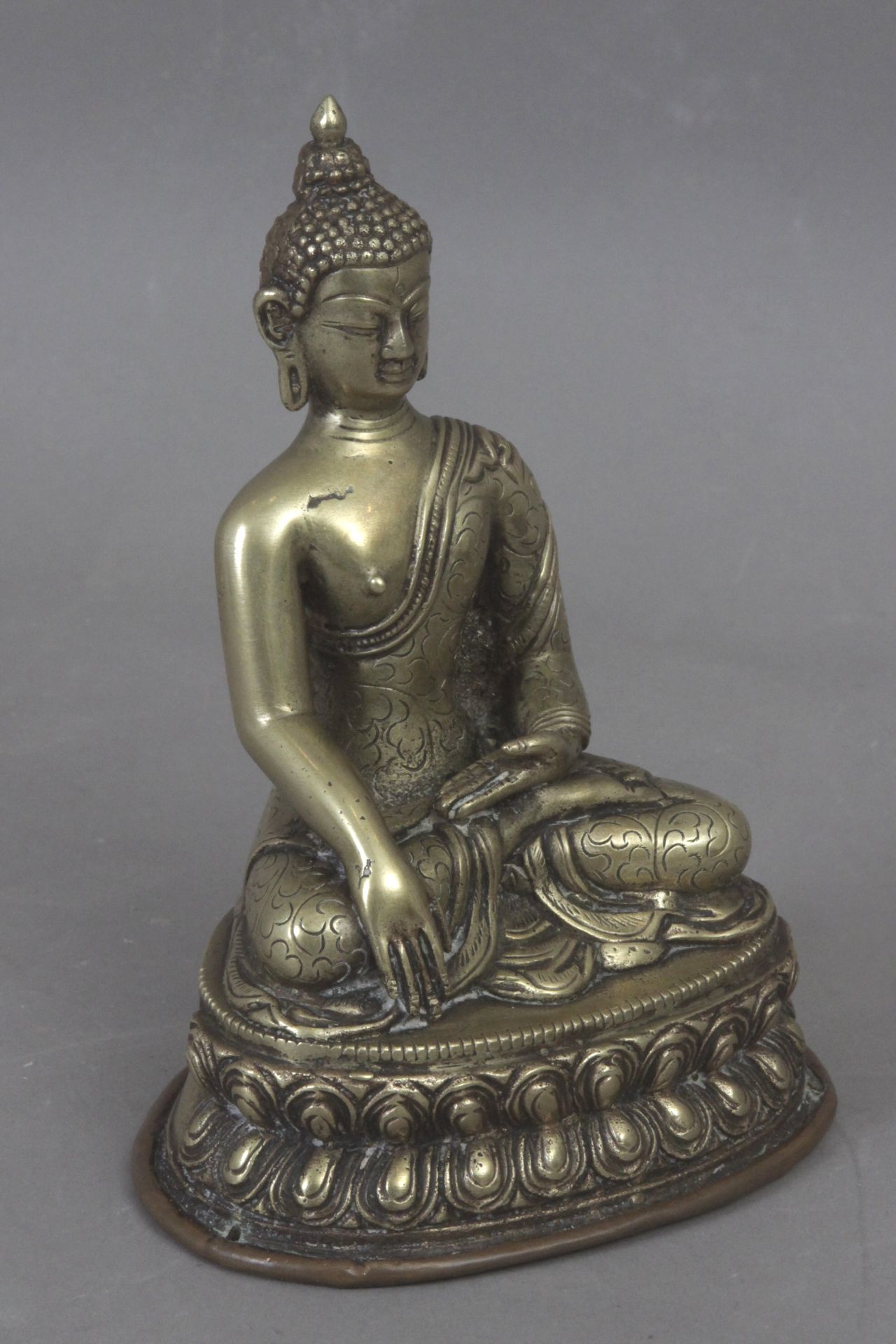 A 19th-20th centuries Tibetan Vajrasana buddha bronze sculpture