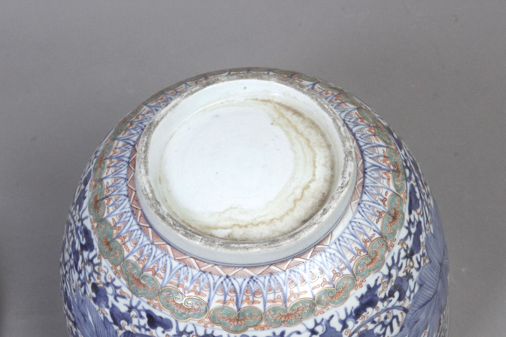 An 18th century Chinese big bowl and cover from Qing dynasty - Bild 6 aus 7
