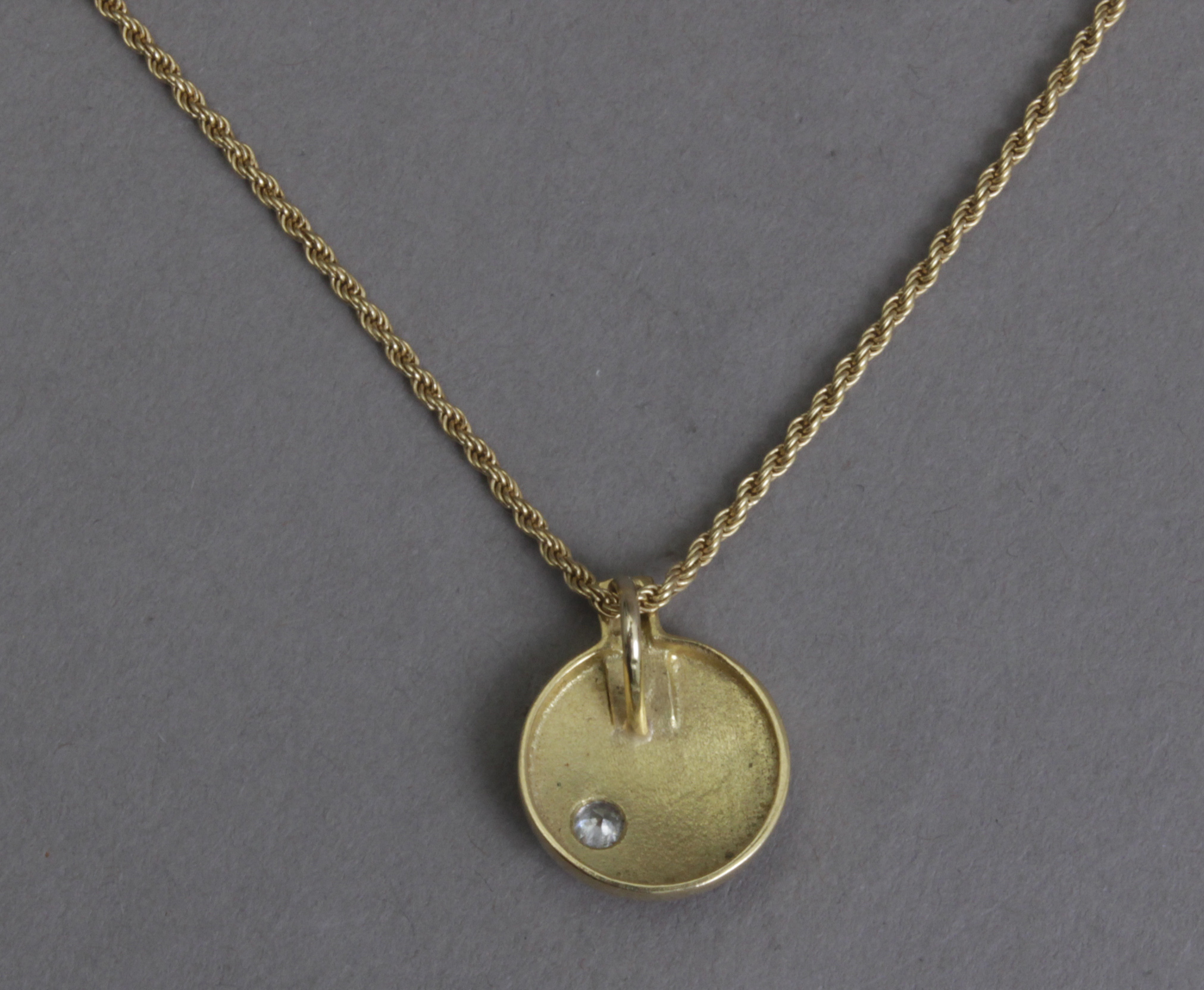 A diamond and gold pendant and chain - Image 4 of 4