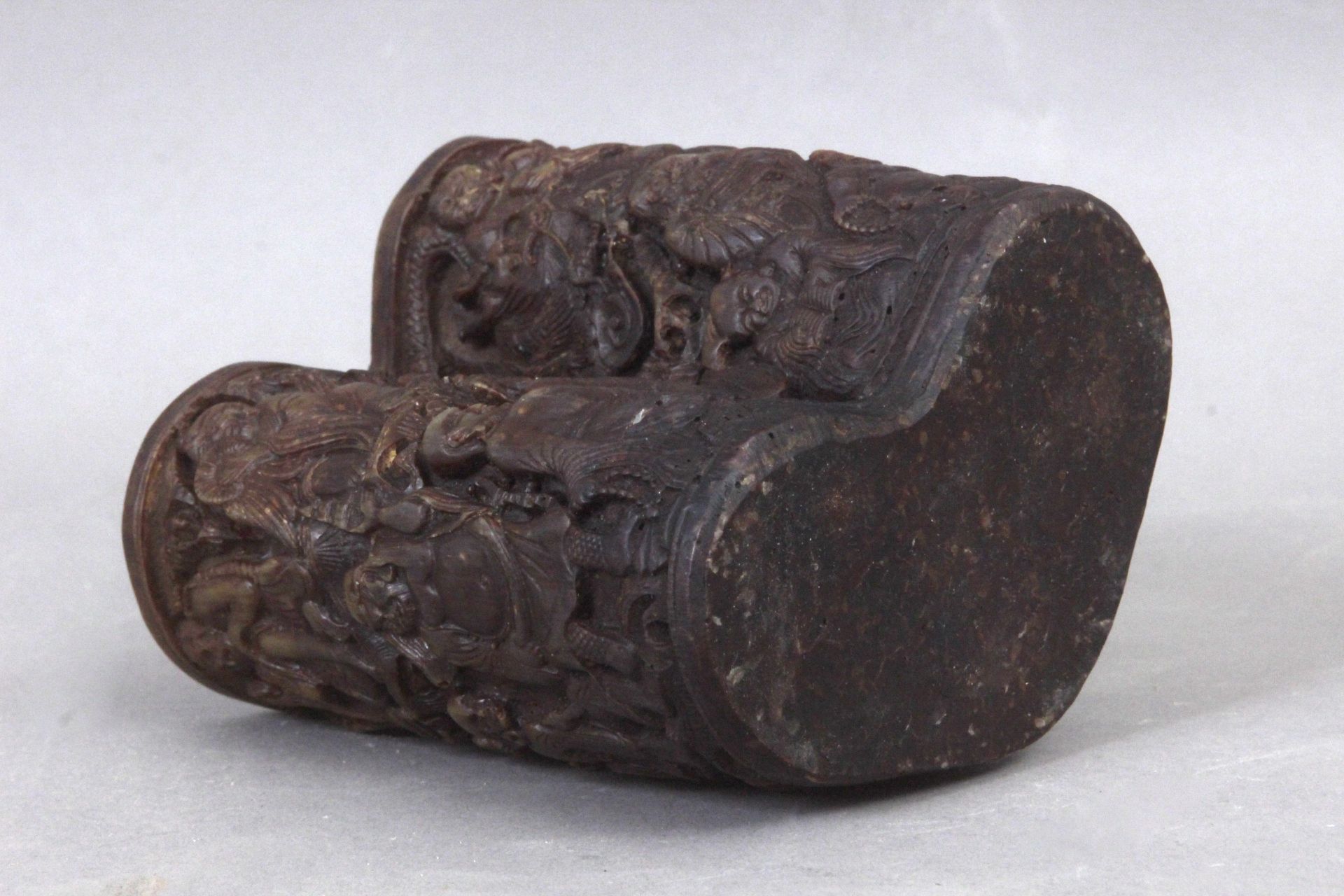 A carved rhino brush pot from Qing Dynasty - Bild 4 aus 4