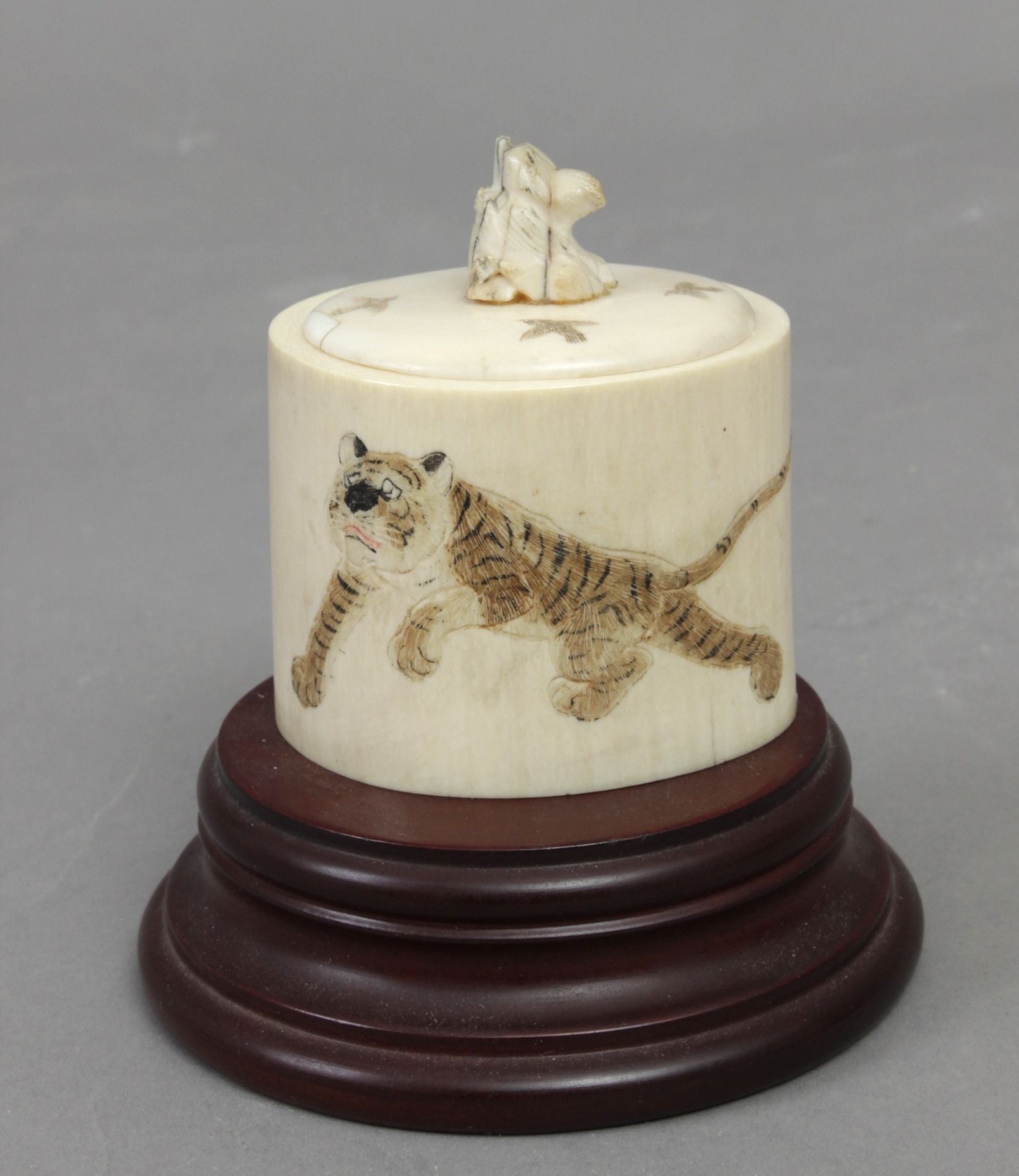 A 19th century Meiji essence jar in carved ivory - Image 2 of 2