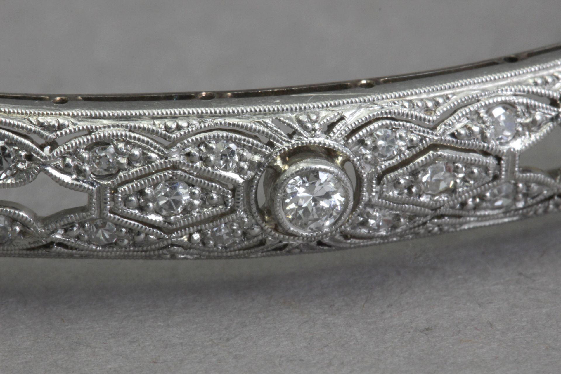 An Art-Déco bracelet circa 1920. Diamonds, sapphires, gold and platinum - Bild 2 aus 4