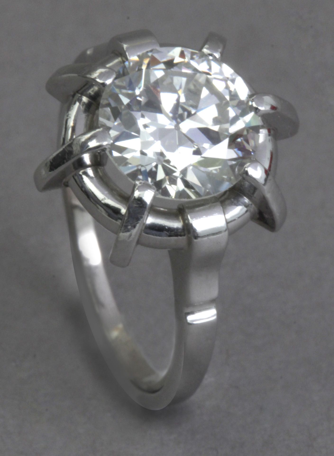 A first haf of 20th century 3,5 ct. approx. old brilliant cut diamond solitaire ring - Bild 2 aus 6