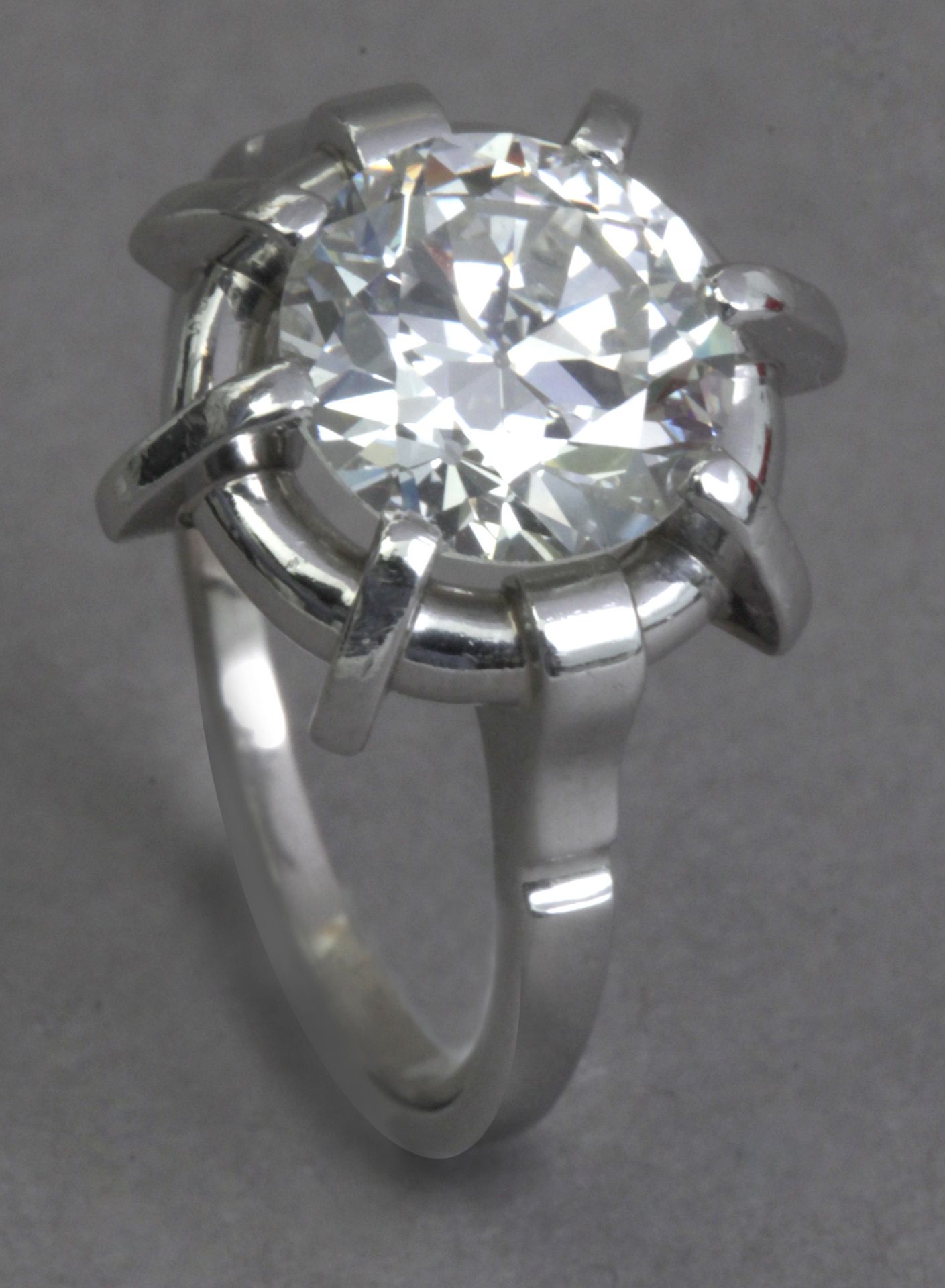 A first haf of 20th century 3,5 ct. approx. old brilliant cut diamond solitaire ring - Image 2 of 6