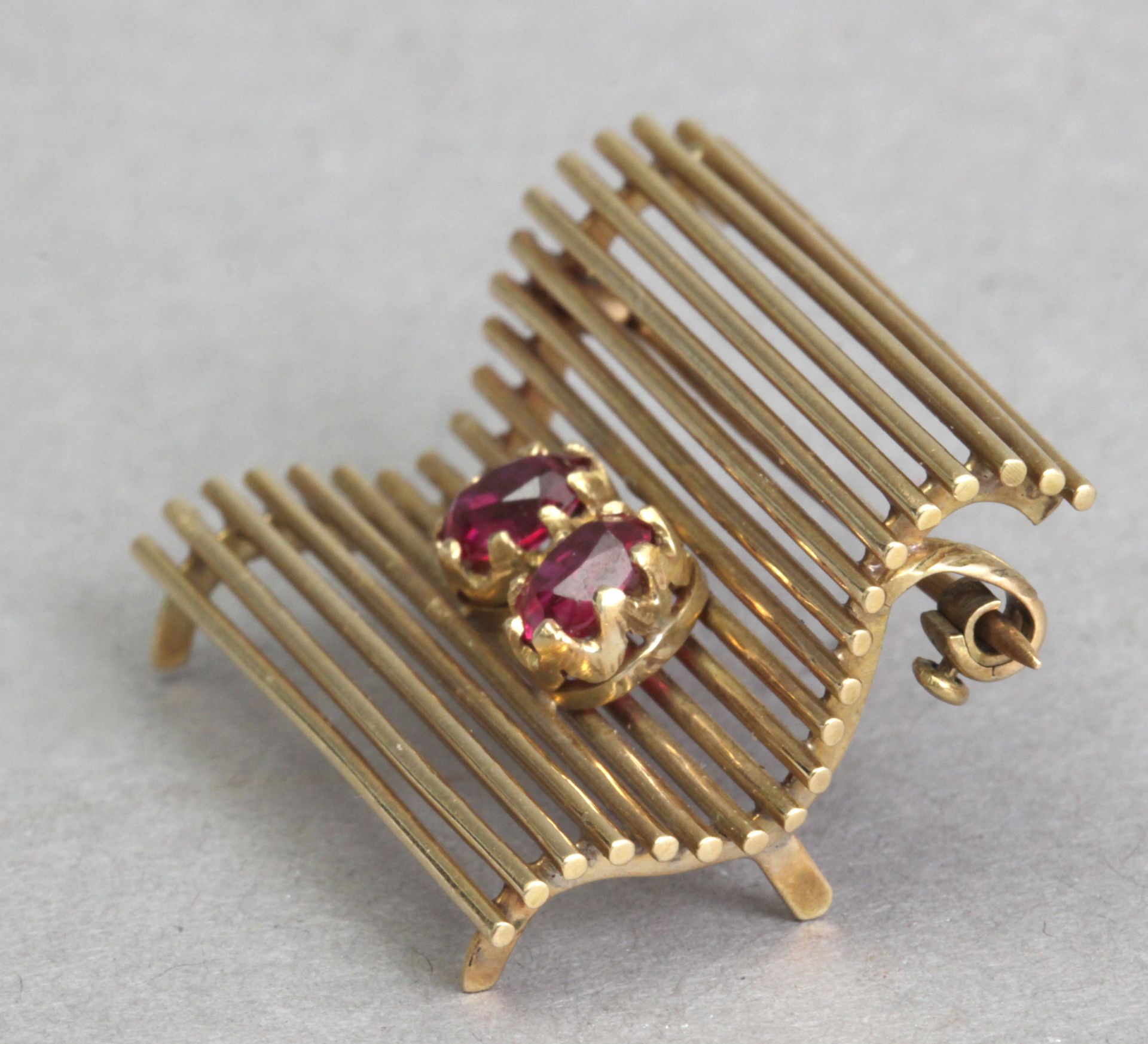 A mid 20th century gold and rubies brooch - Bild 3 aus 5