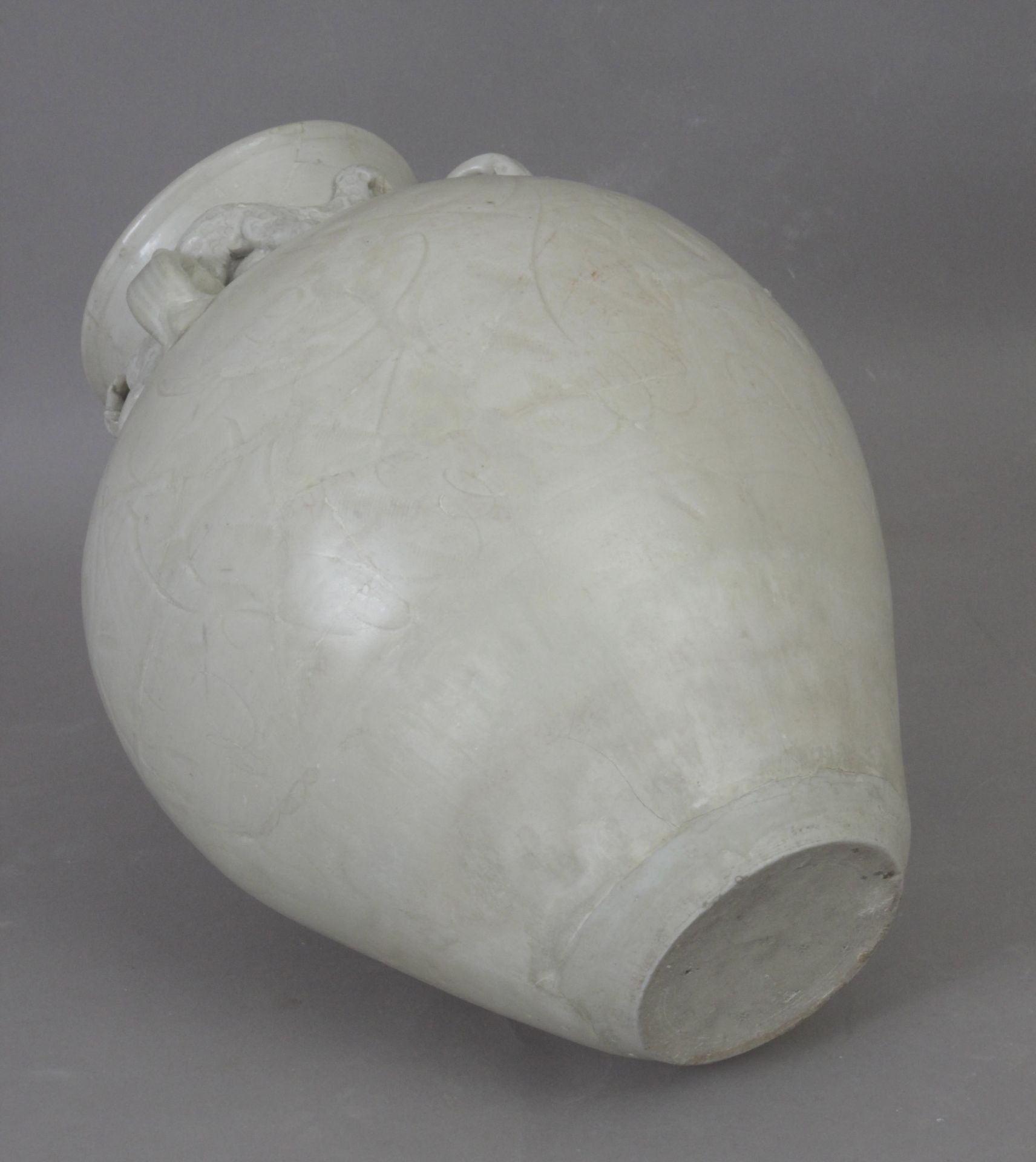 A 20th century Chinese storage vase - Bild 5 aus 6