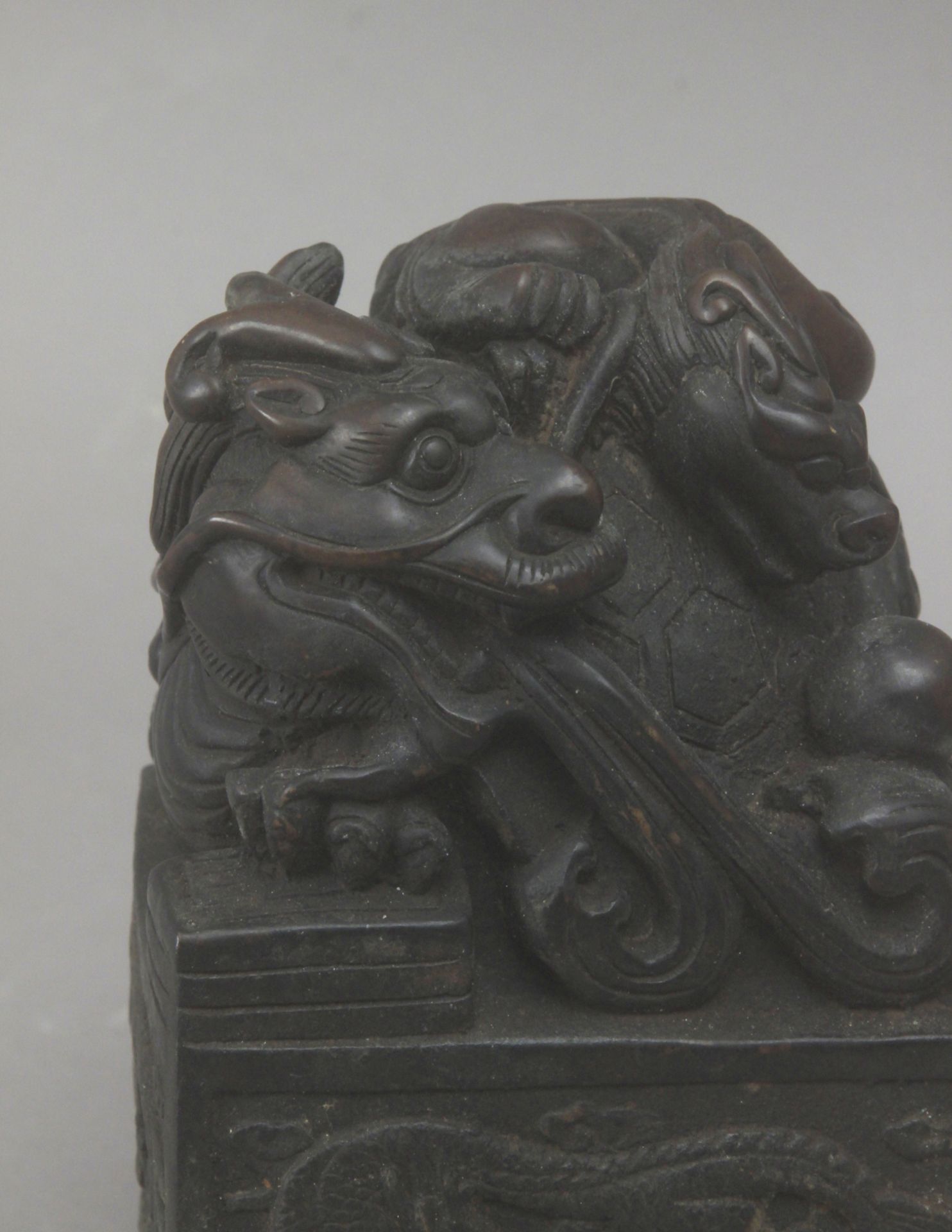 A 20th century Chinese bronze seal - Bild 5 aus 6