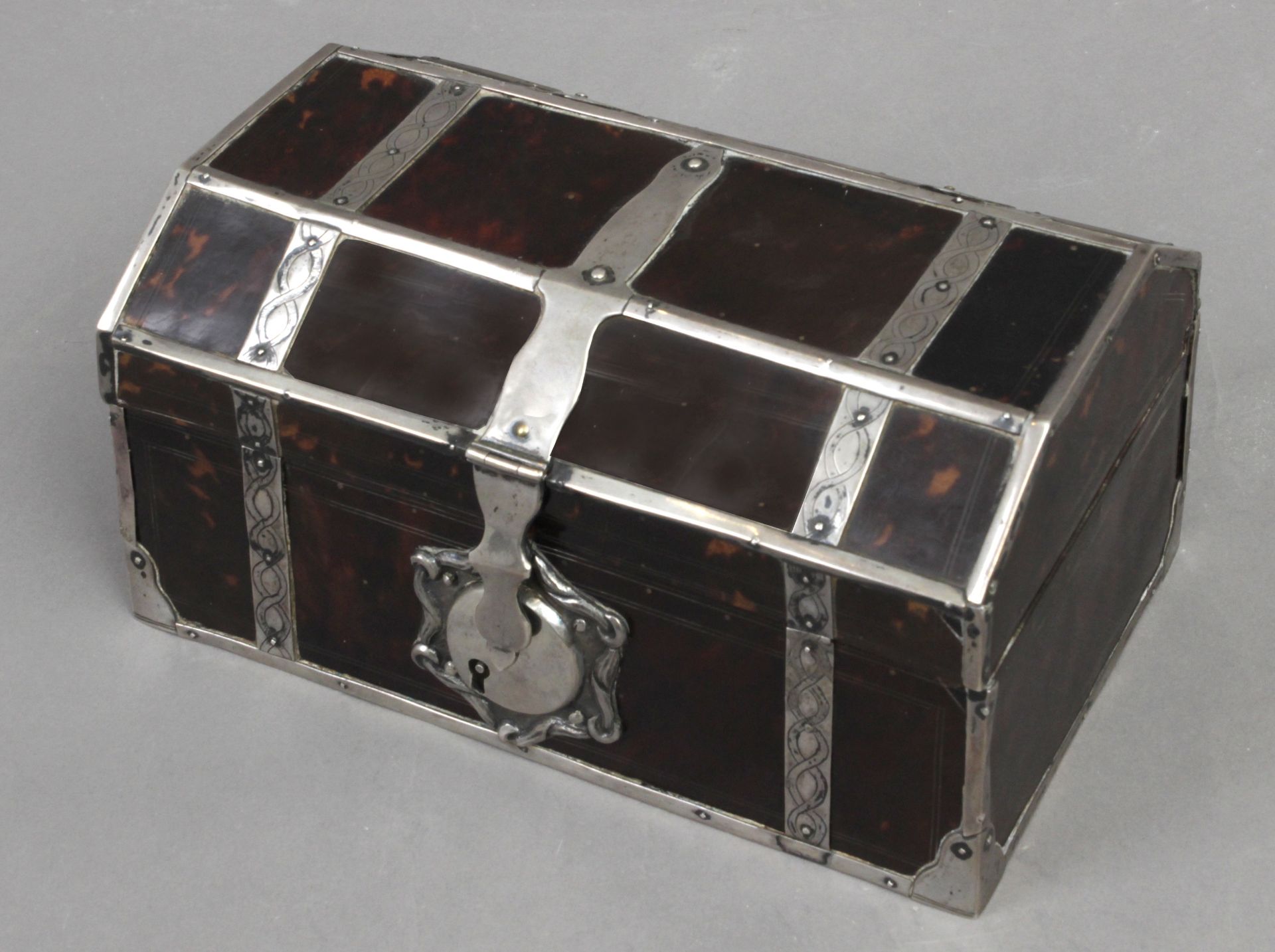 A 17th century Colonial silver and tortoiseshell chest - Bild 3 aus 5