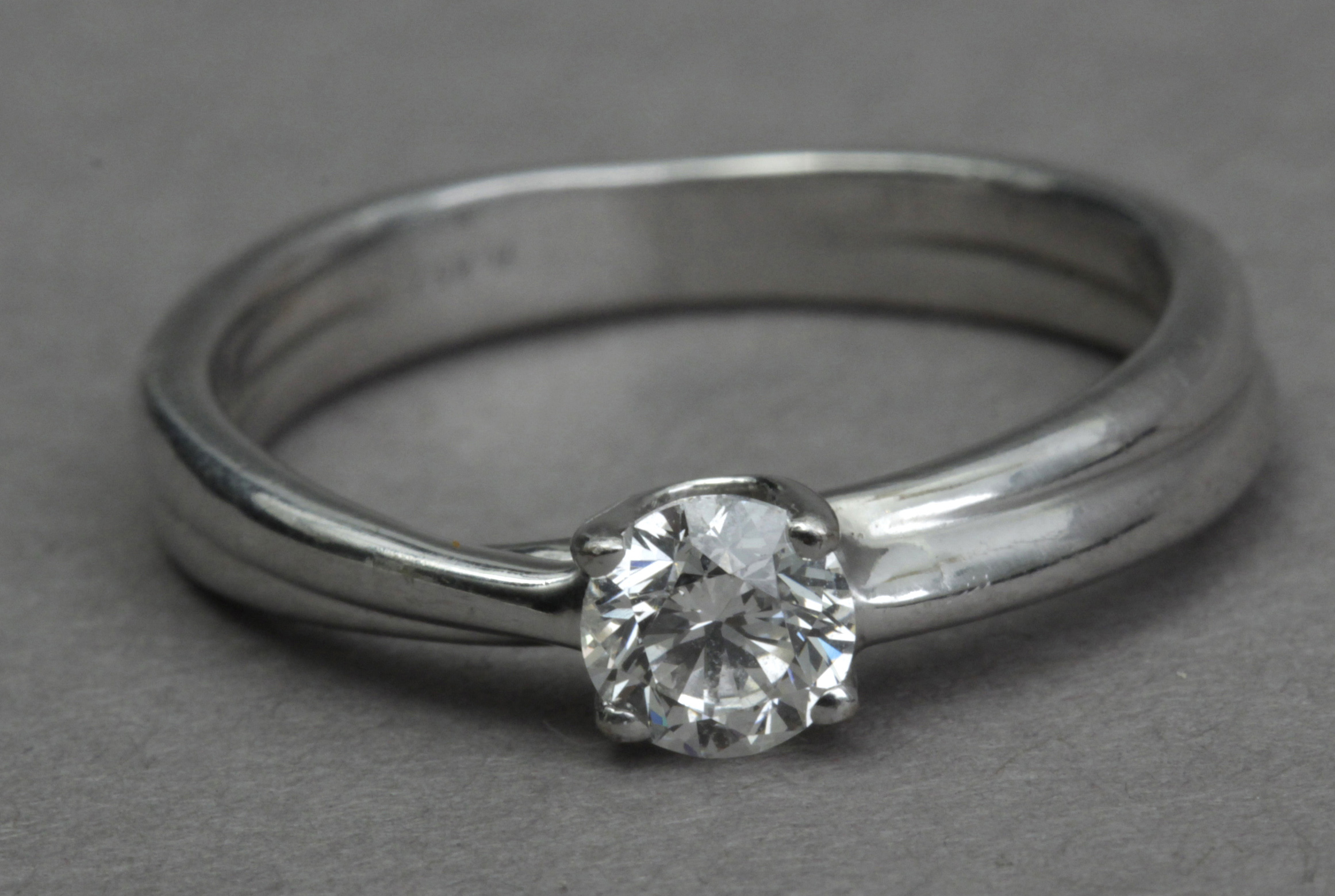 A 0,40 ct. brilliant cut diamond solitaire ring