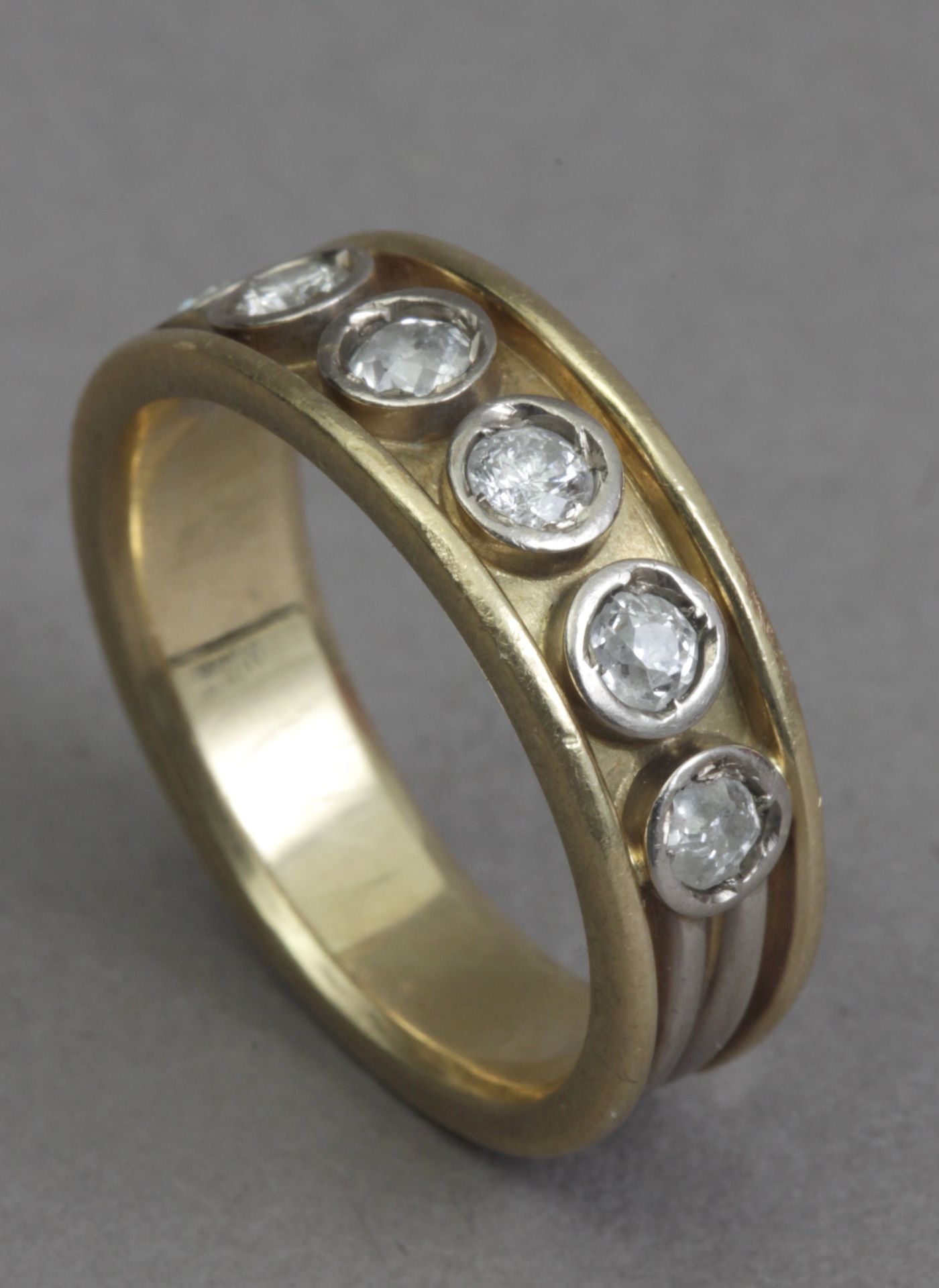 A first half 20th century diamond half eternity ring - Bild 5 aus 6