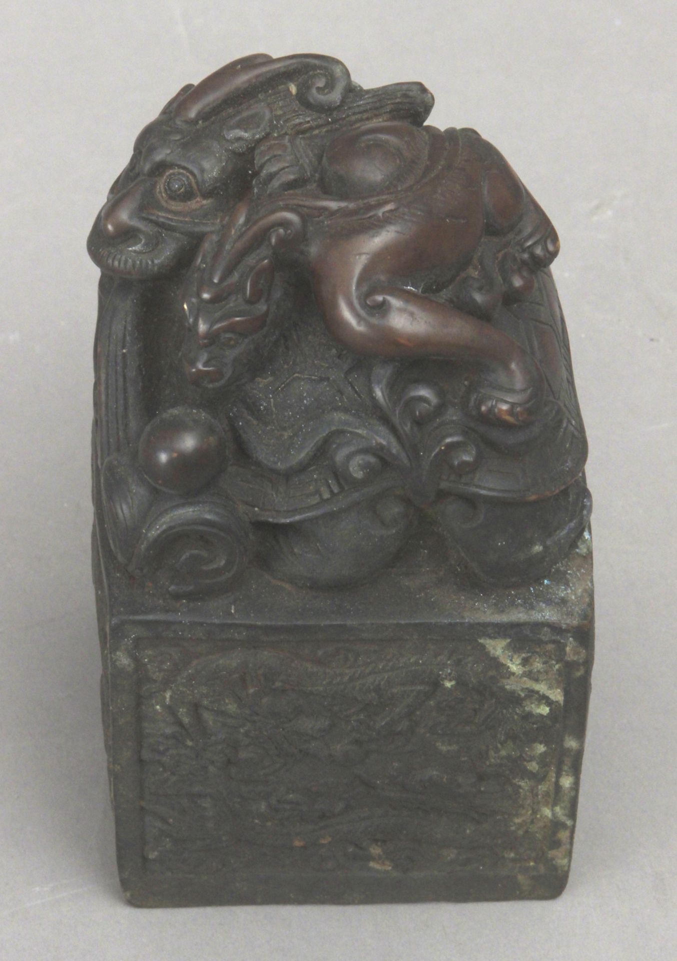 A 20th century Chinese bronze seal - Bild 2 aus 6