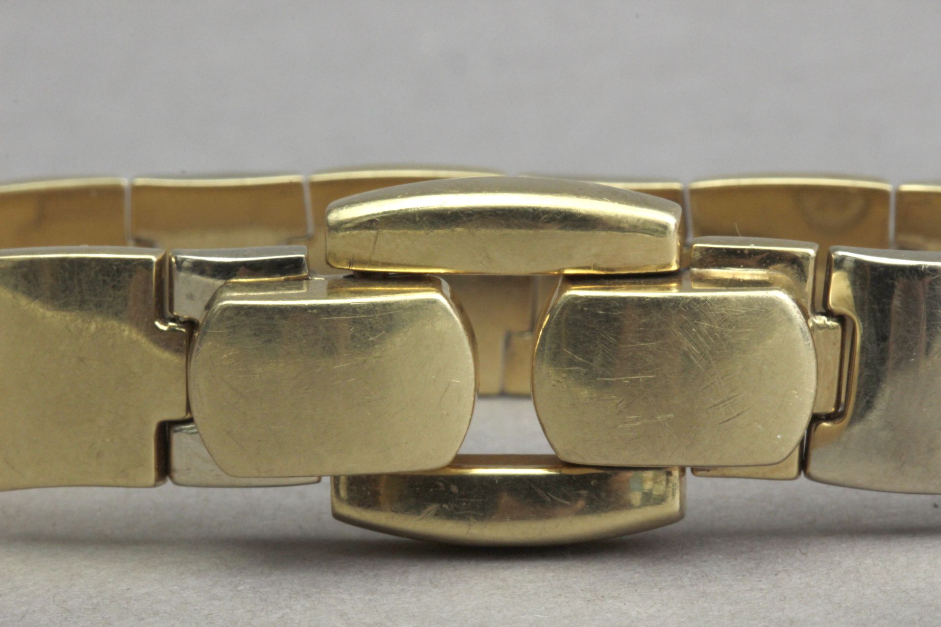 An 18th century yellow gold bracelet - Image 4 of 4