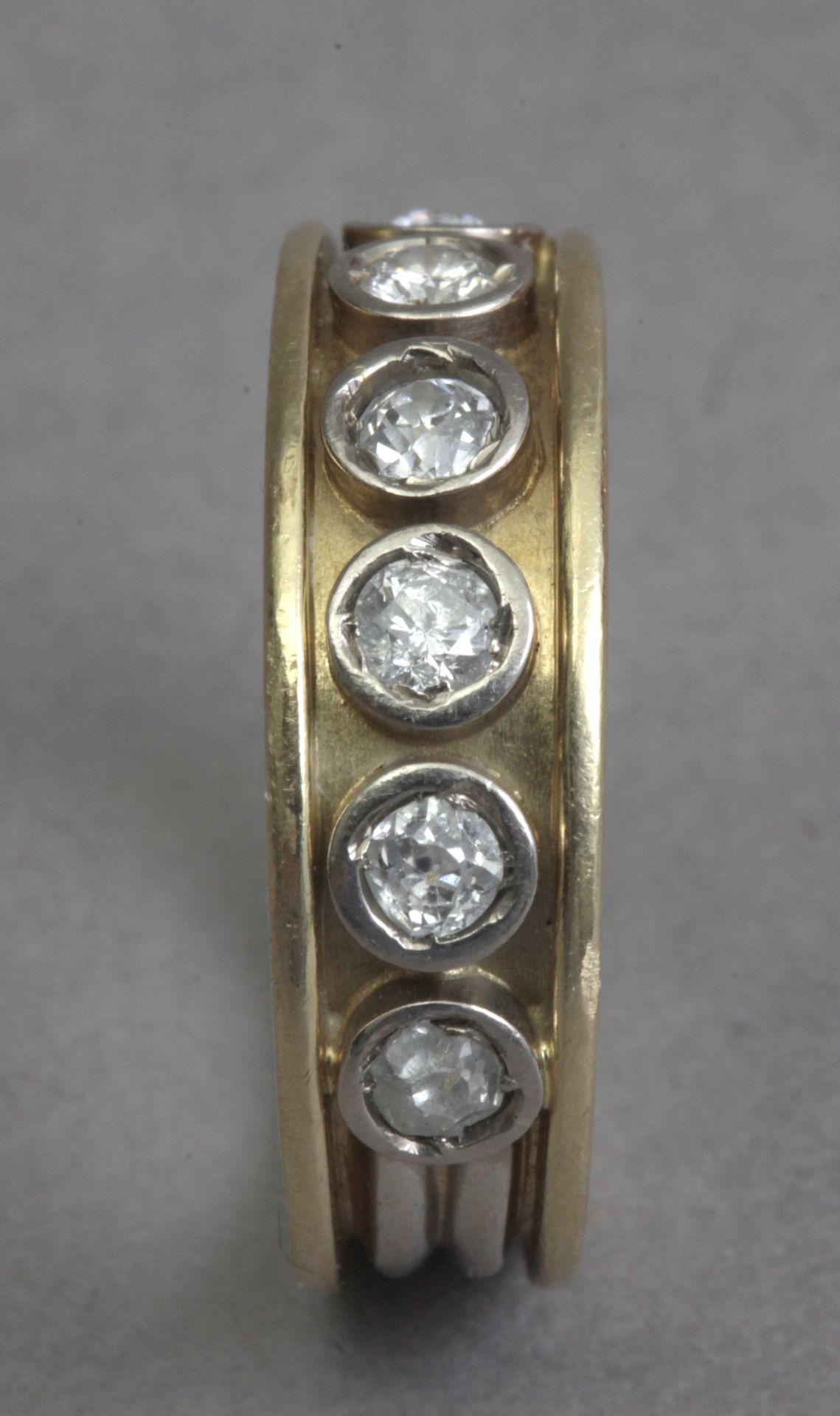 A first half 20th century diamond half eternity ring - Bild 6 aus 6