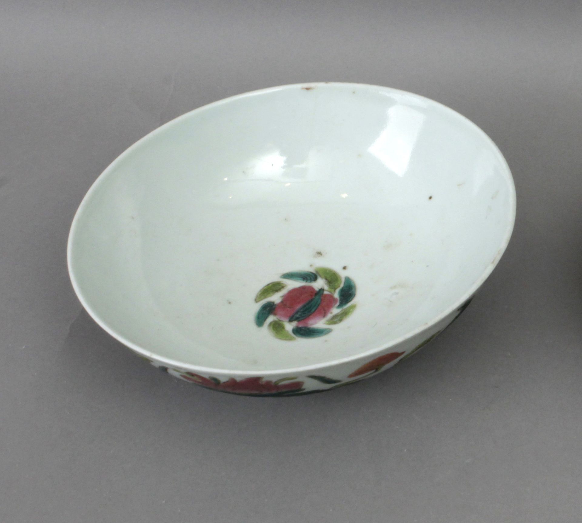 A Famille Rose porcelain bowl circa 1940-1960 - Bild 2 aus 4