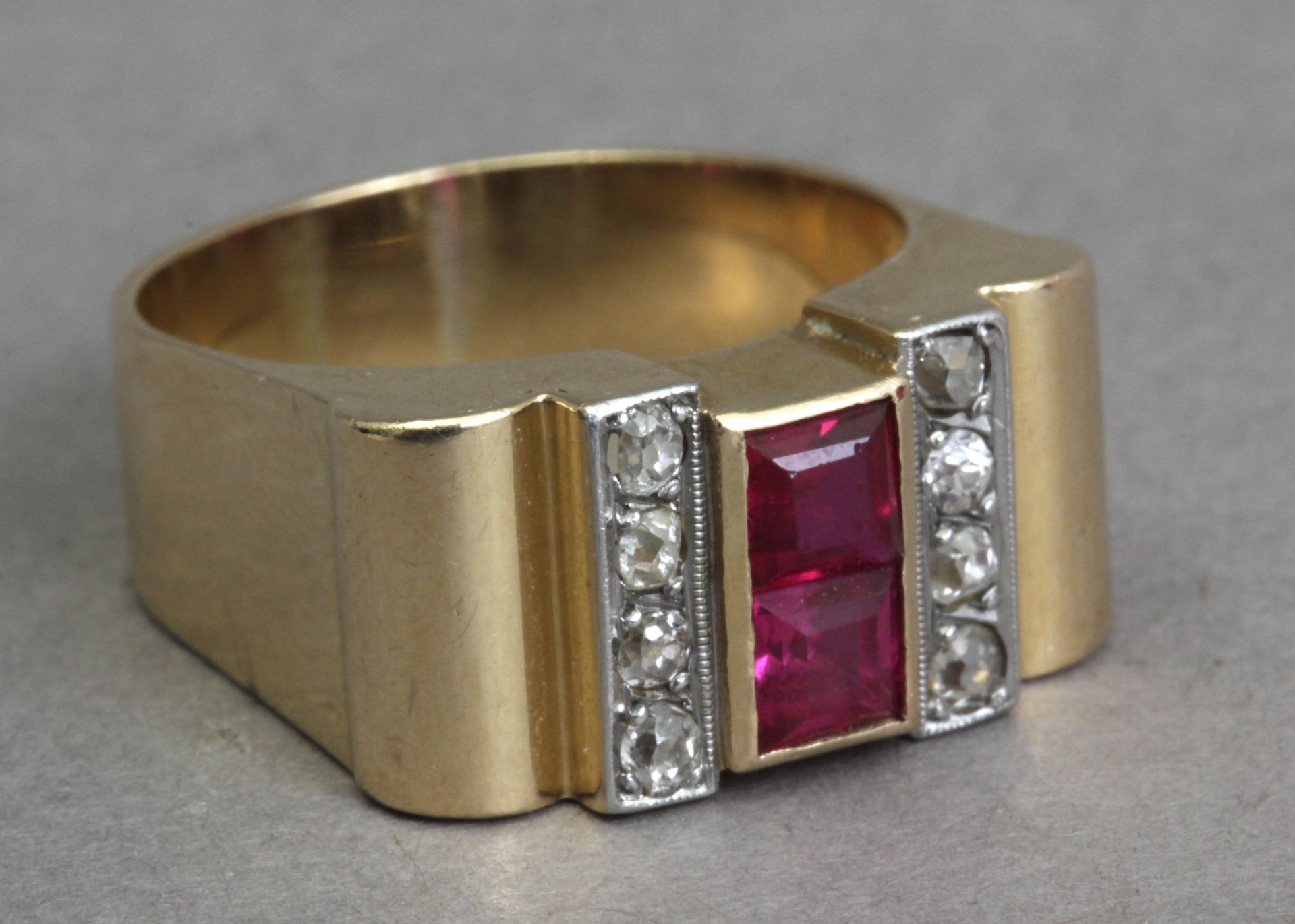 A chevalier ring circa 1940 in gold, platinum, diamonds and rubies - Bild 4 aus 6