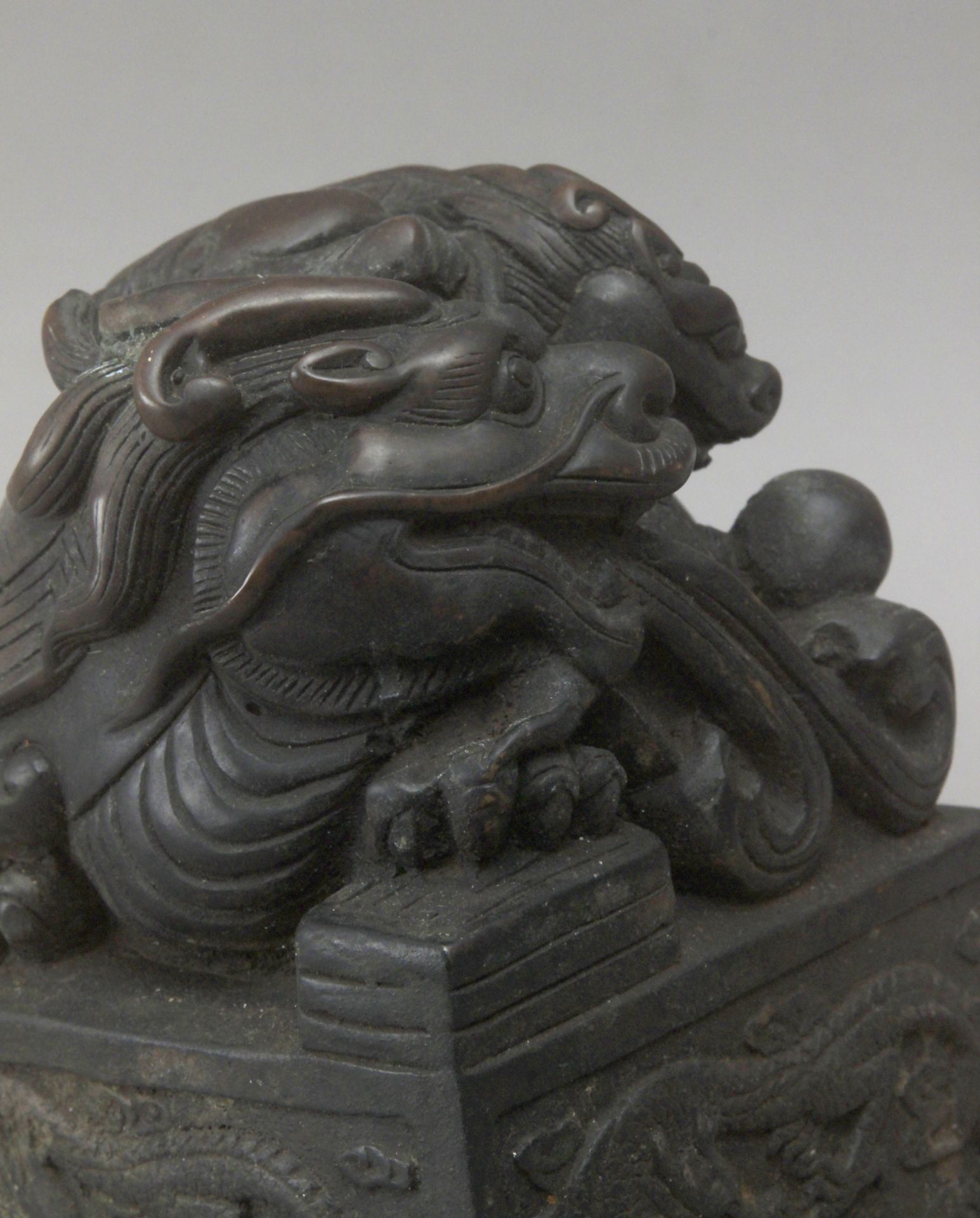 A 20th century Chinese bronze seal - Bild 4 aus 6