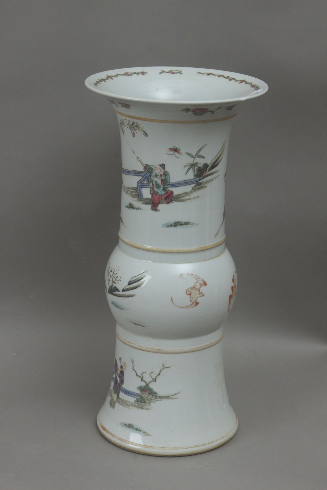 A 19th century Famille Rose Gu vase - Bild 2 aus 3