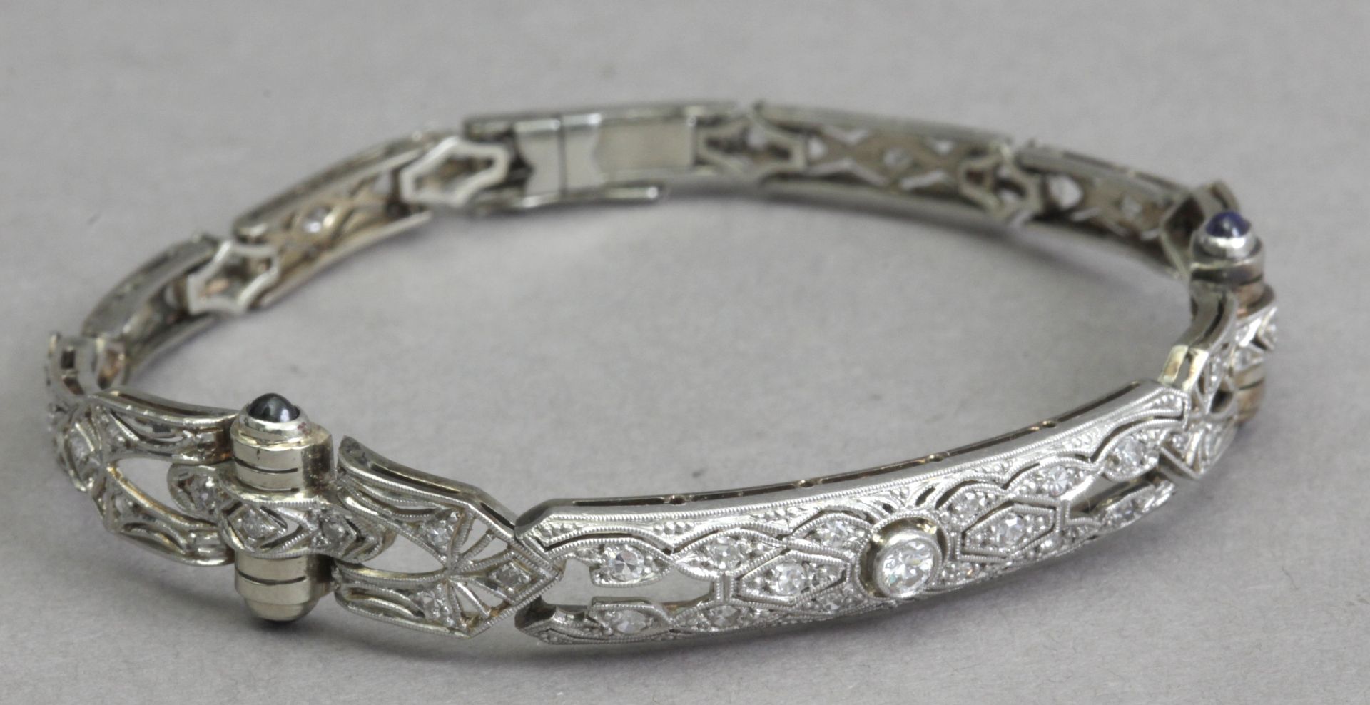 An Art-Déco bracelet circa 1920. Diamonds, sapphires, gold and platinum - Bild 3 aus 4