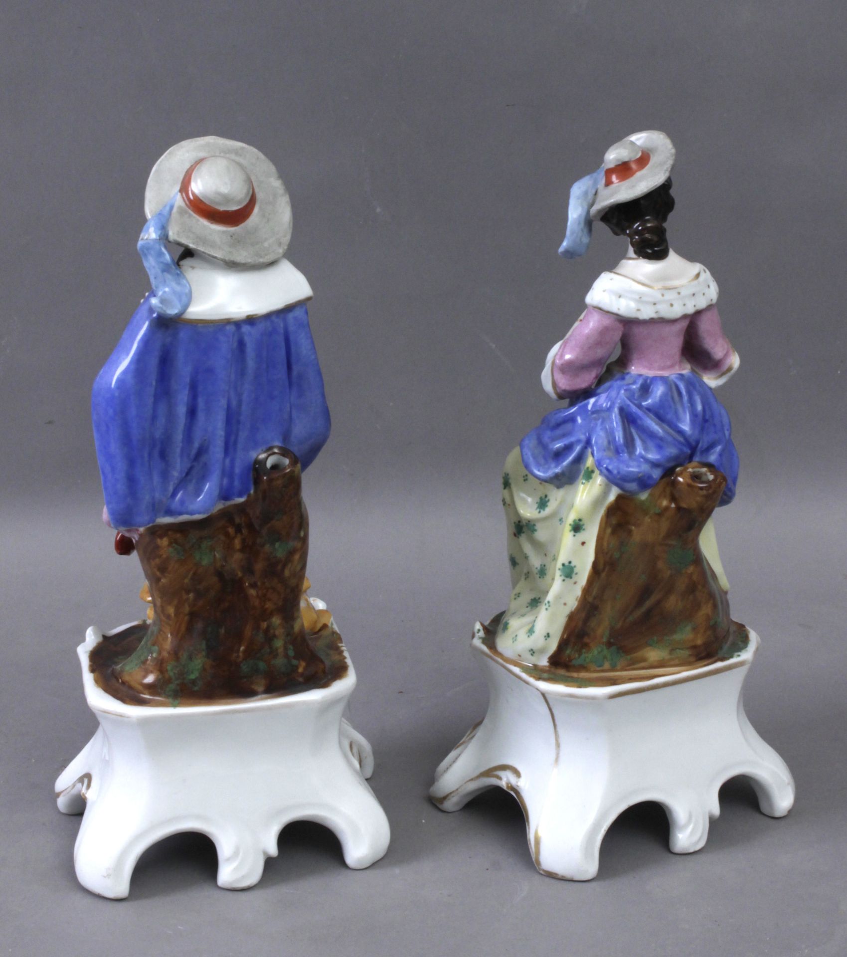 A pair of 19th century Isabelino porcelain figures - Image 2 of 3