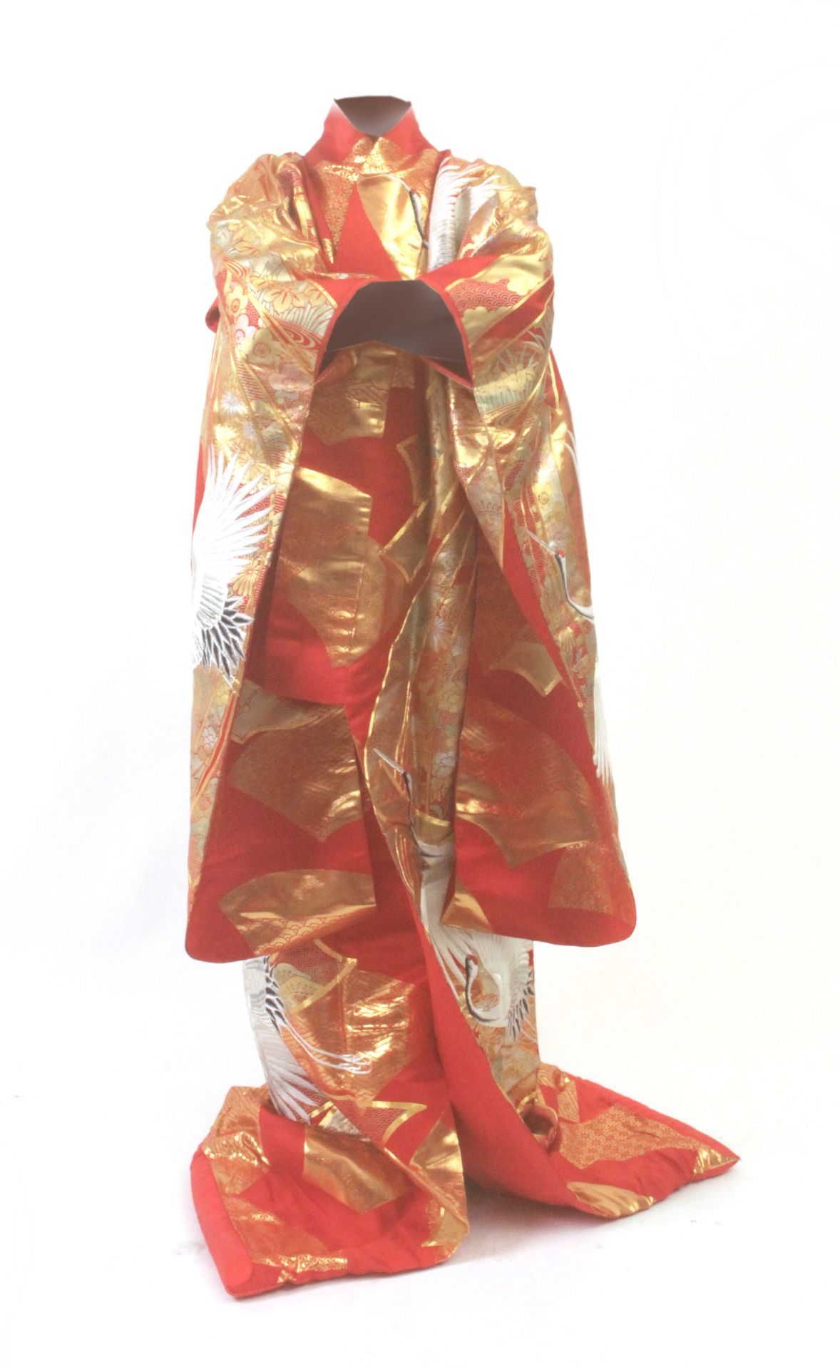 A Japanese ladies silk kimono from Showa period