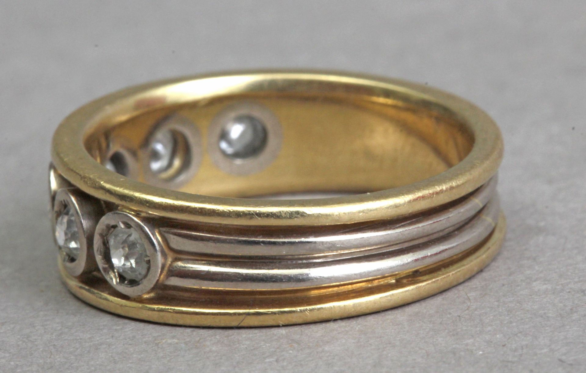A first half 20th century diamond half eternity ring - Bild 4 aus 6