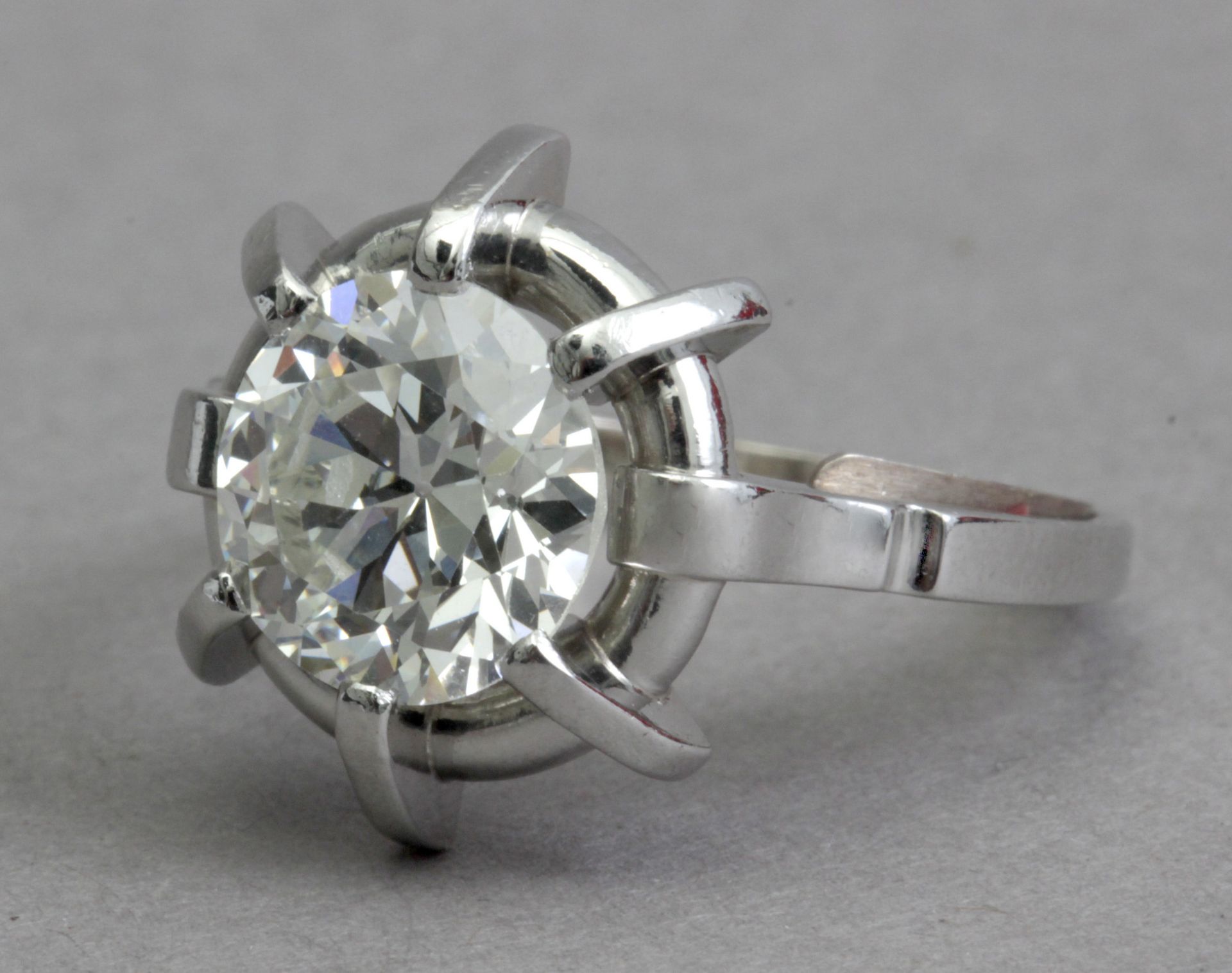 A first haf of 20th century 3,5 ct. approx. old brilliant cut diamond solitaire ring - Bild 6 aus 6