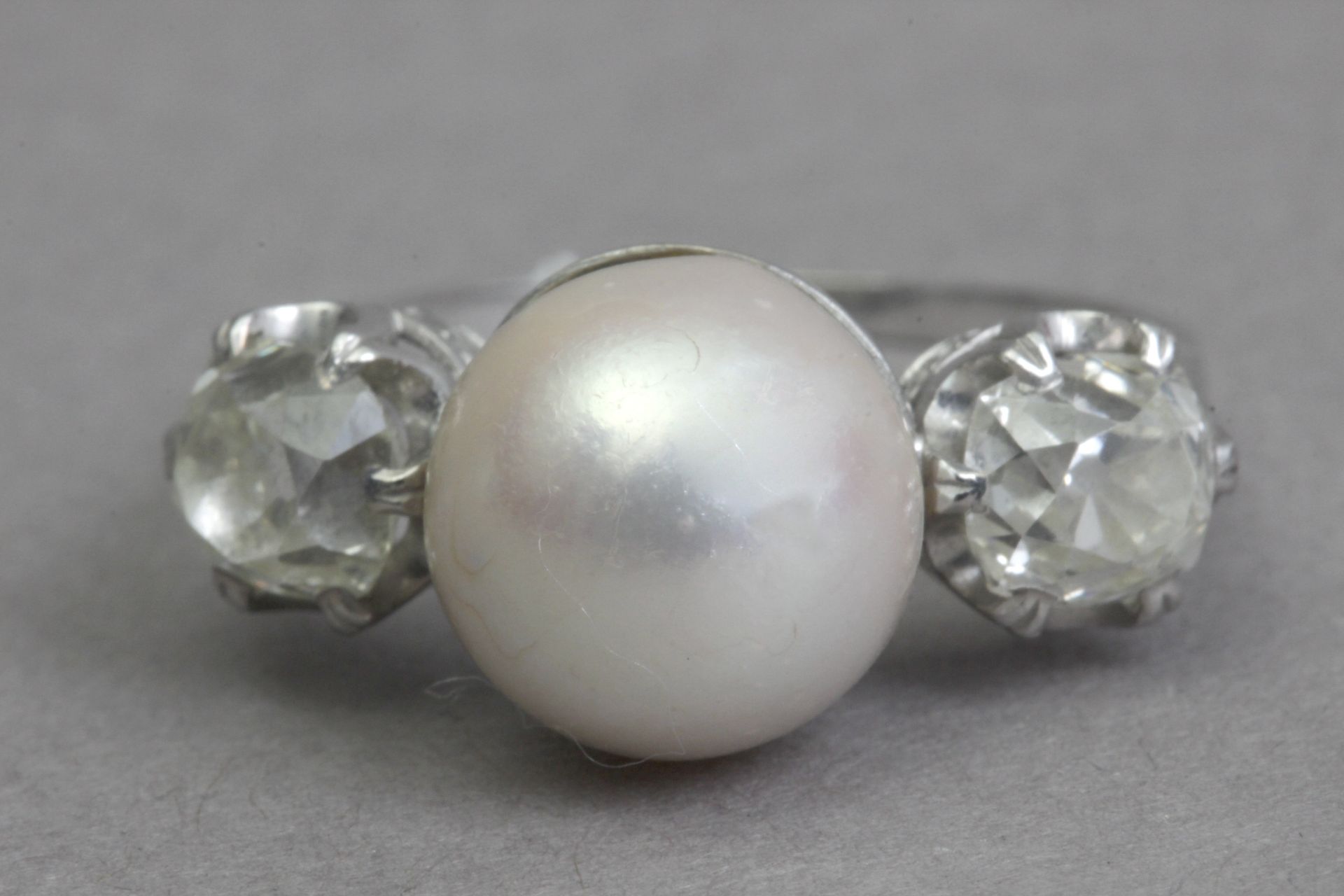 A first third of 20th century three stone diamonds and pearl ring - Image 6 of 6