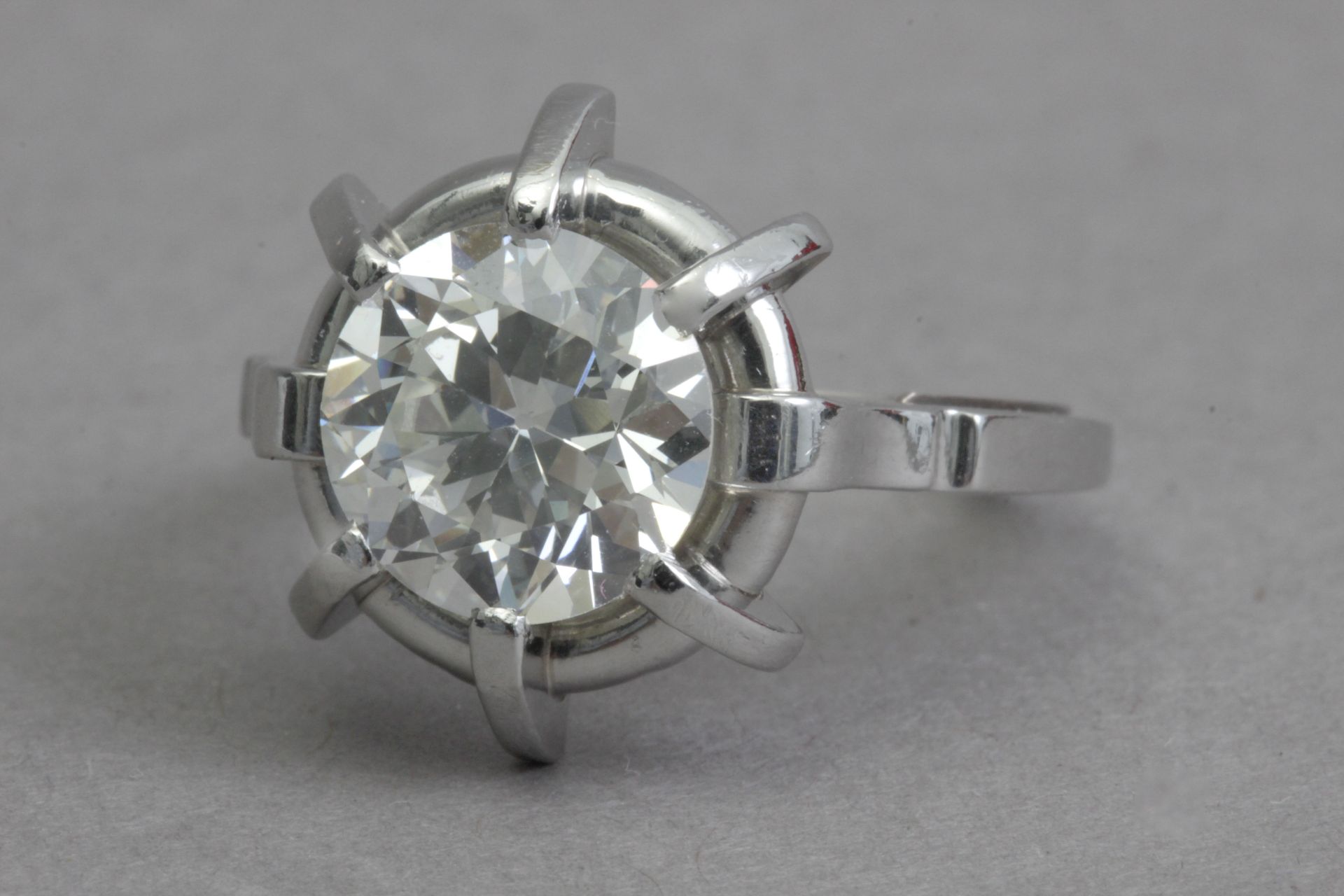 A first haf of 20th century 3,5 ct. approx. old brilliant cut diamond solitaire ring - Bild 4 aus 6