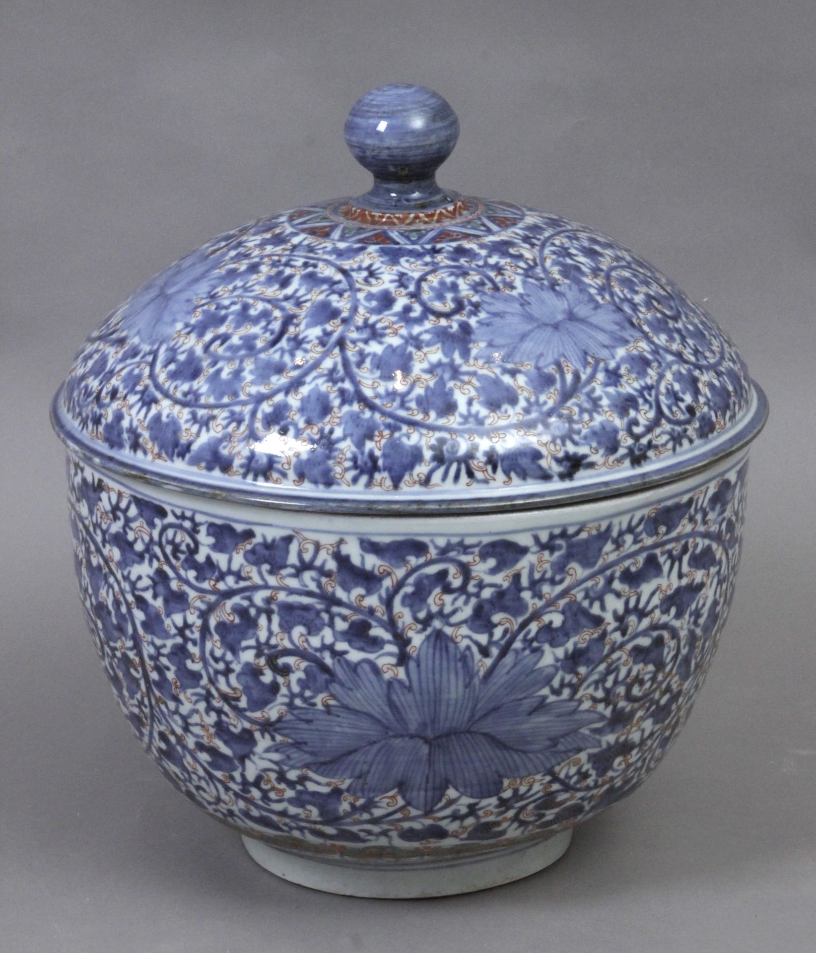 An 18th century Chinese big bowl and cover from Qing dynasty - Bild 2 aus 7