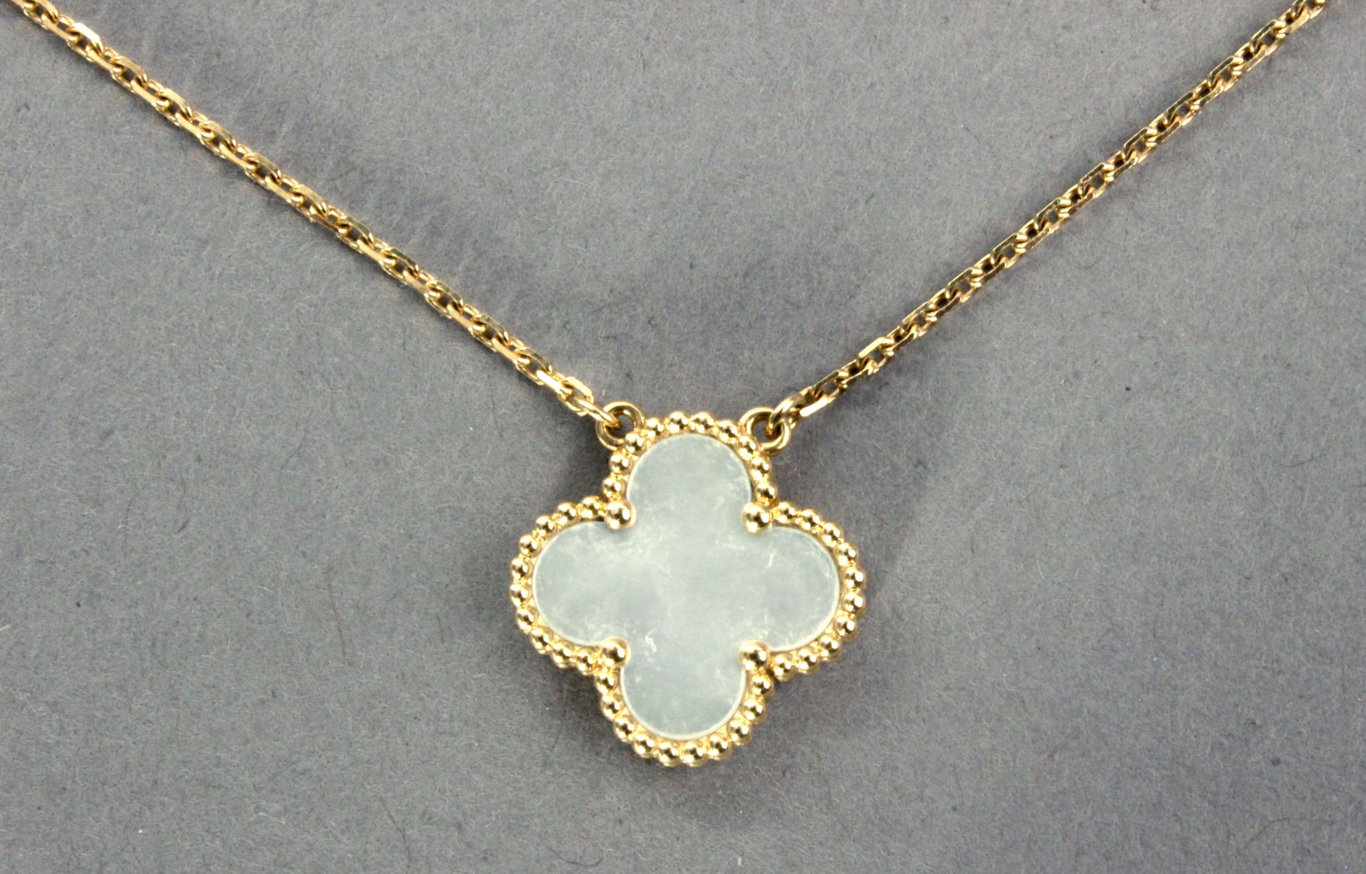 Van Cleef & Arpels. Alhambra pendant and chain - Image 2 of 2