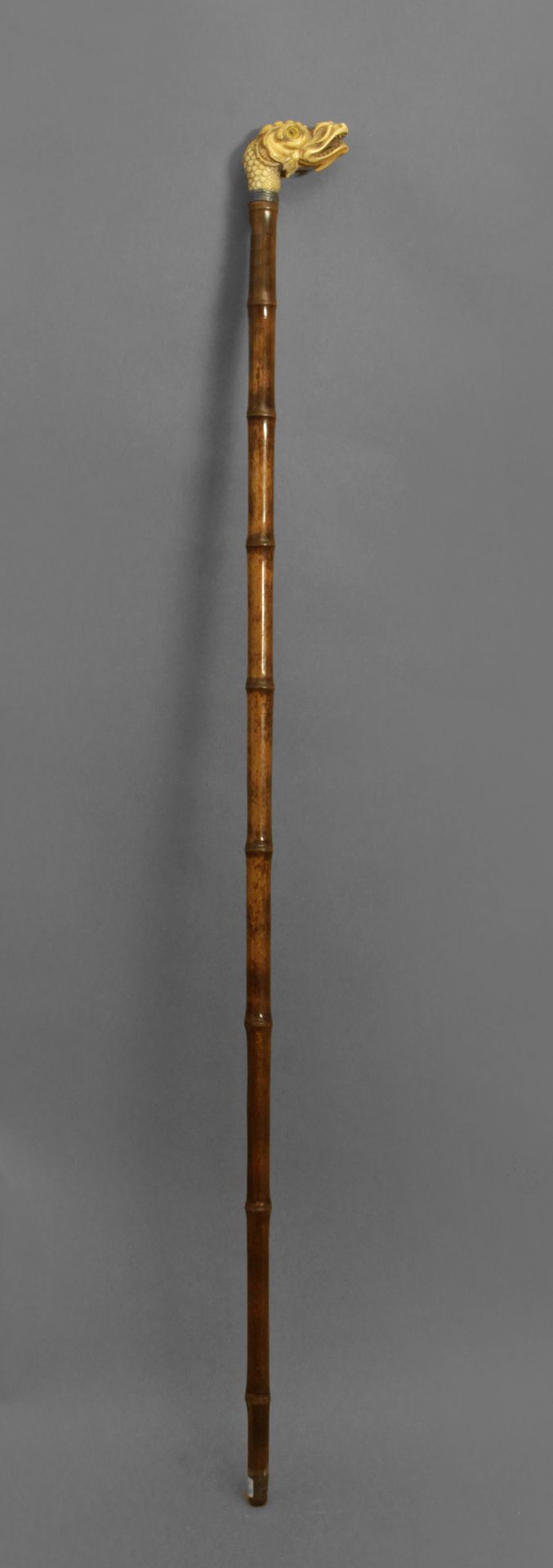 A 19th century oriental walking stick. - Image 2 of 5