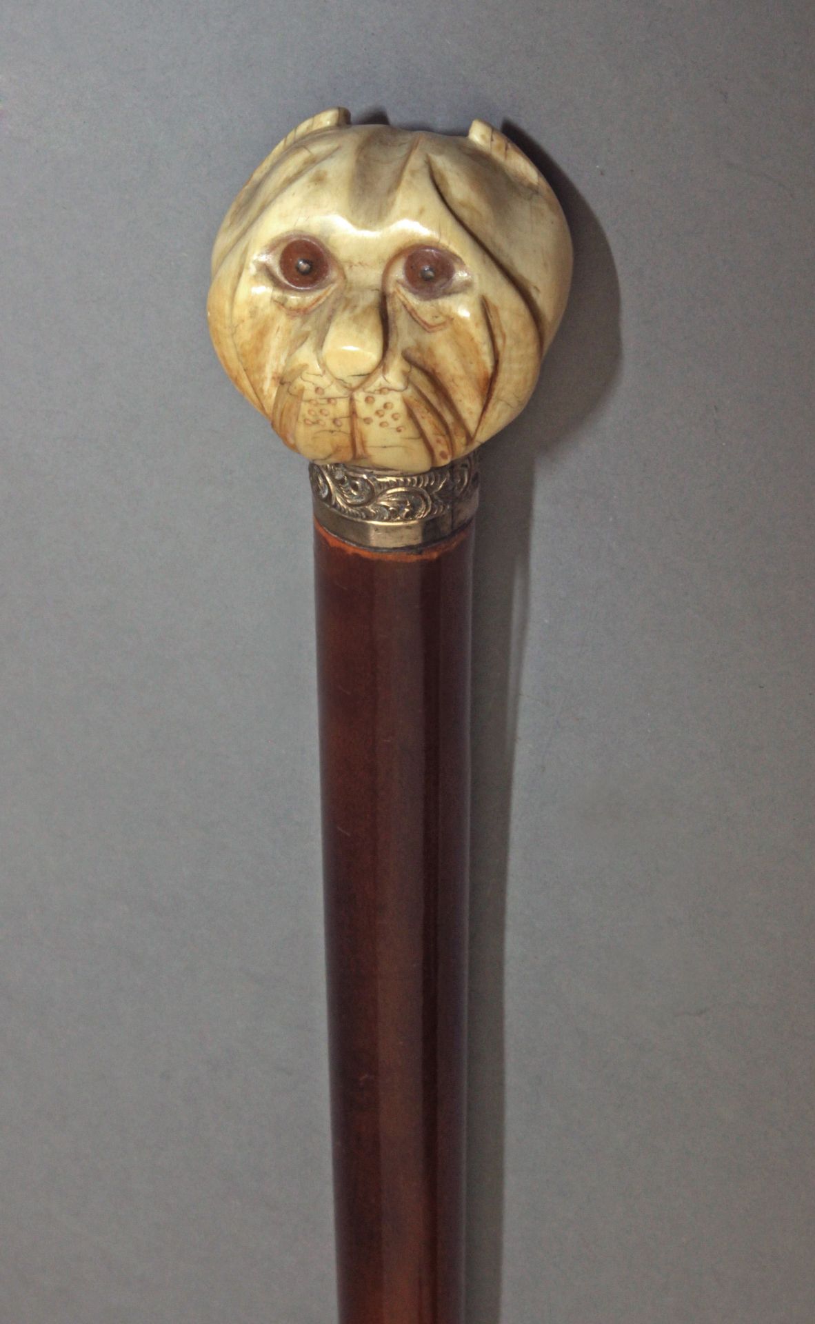 A 20th century walking stick. - Image 2 of 9