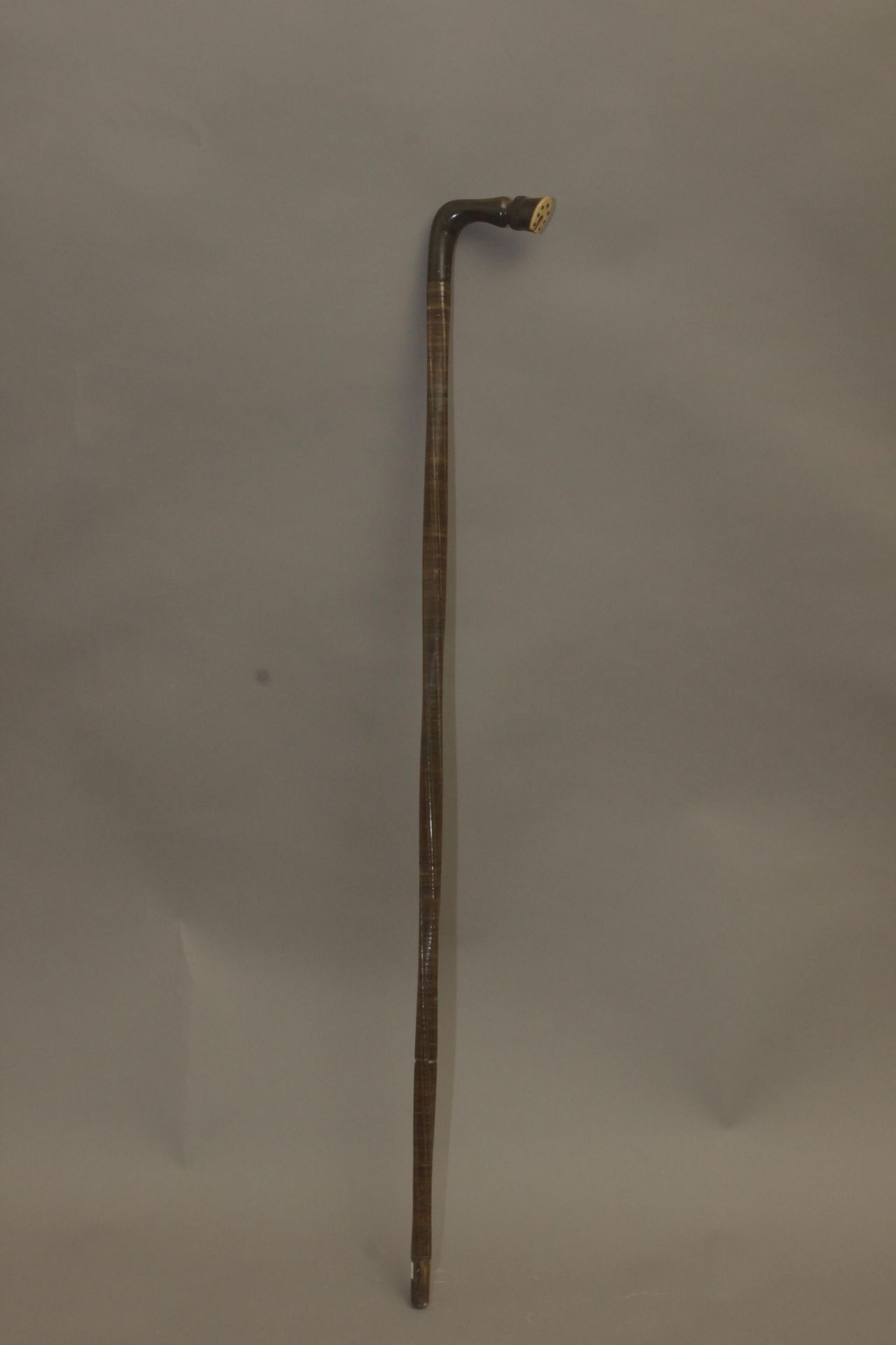 A 20th century wood, horn and antler sample walking cane. - Image 4 of 5