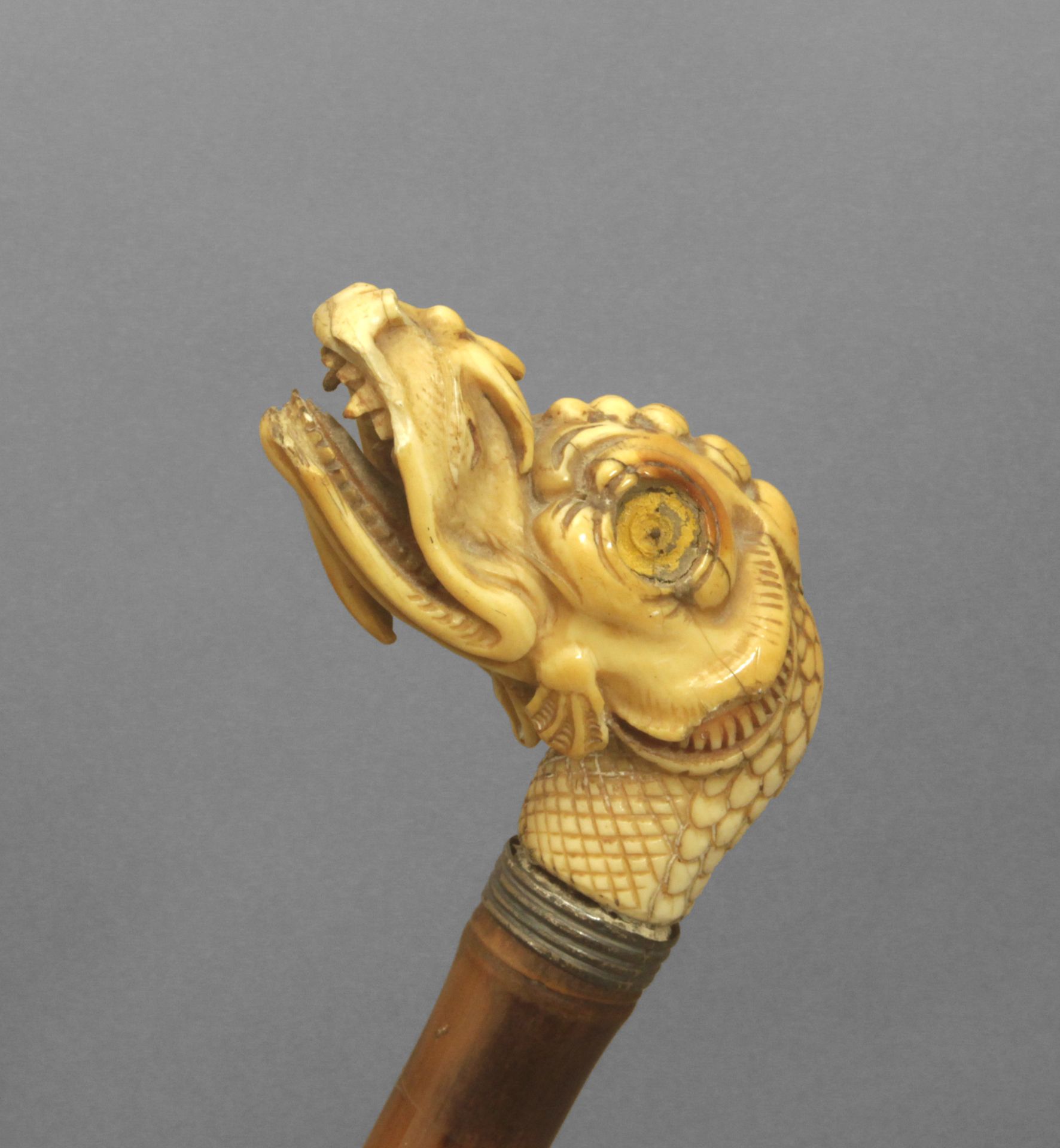 A 19th century oriental walking stick. - Image 4 of 5