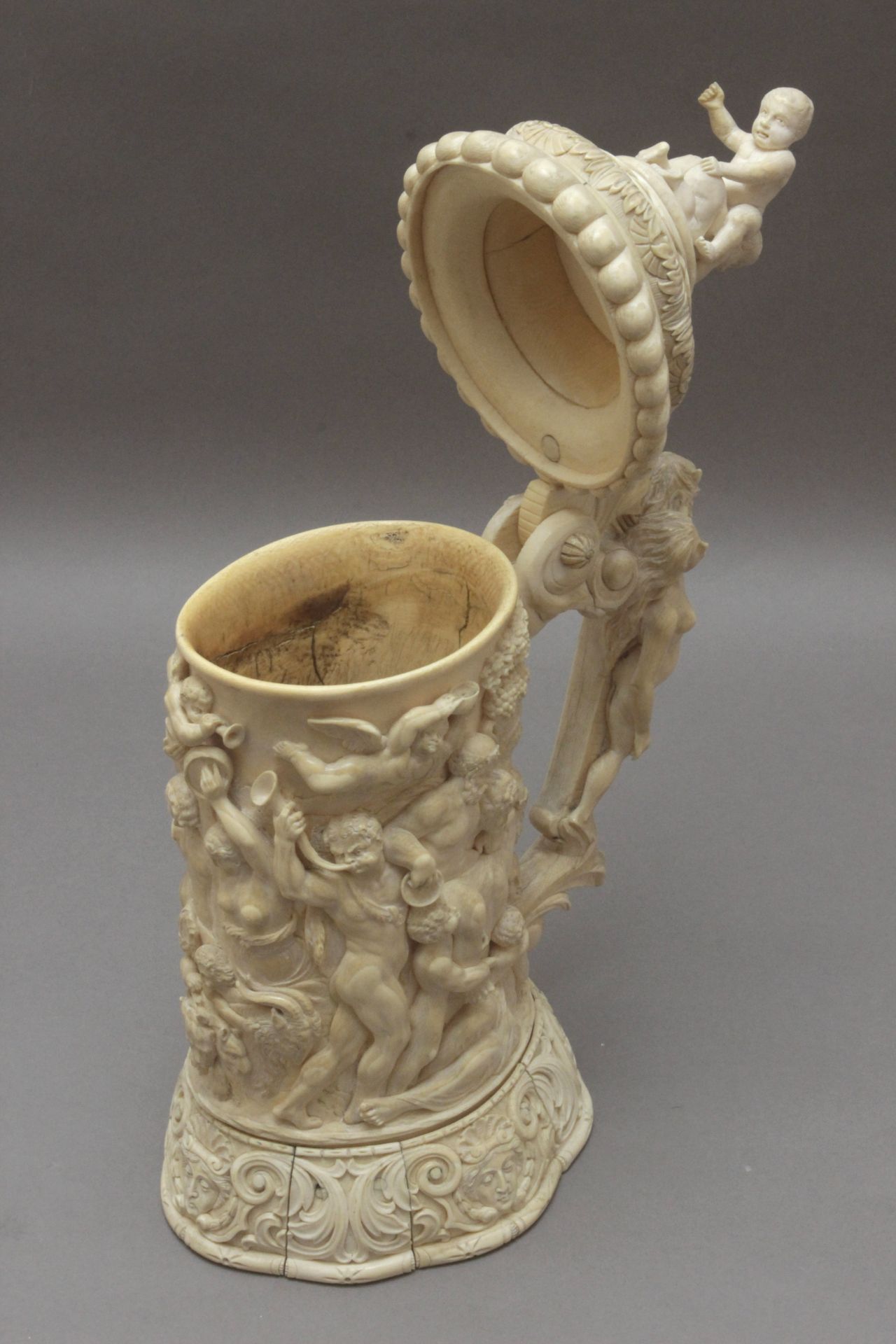 A 19th century German ivory tankard - Image 7 of 12