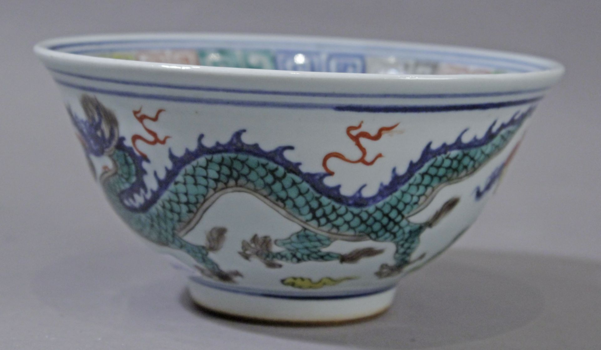 A 20th century Chinese porcelain bowl from Republic period - Image 5 of 6