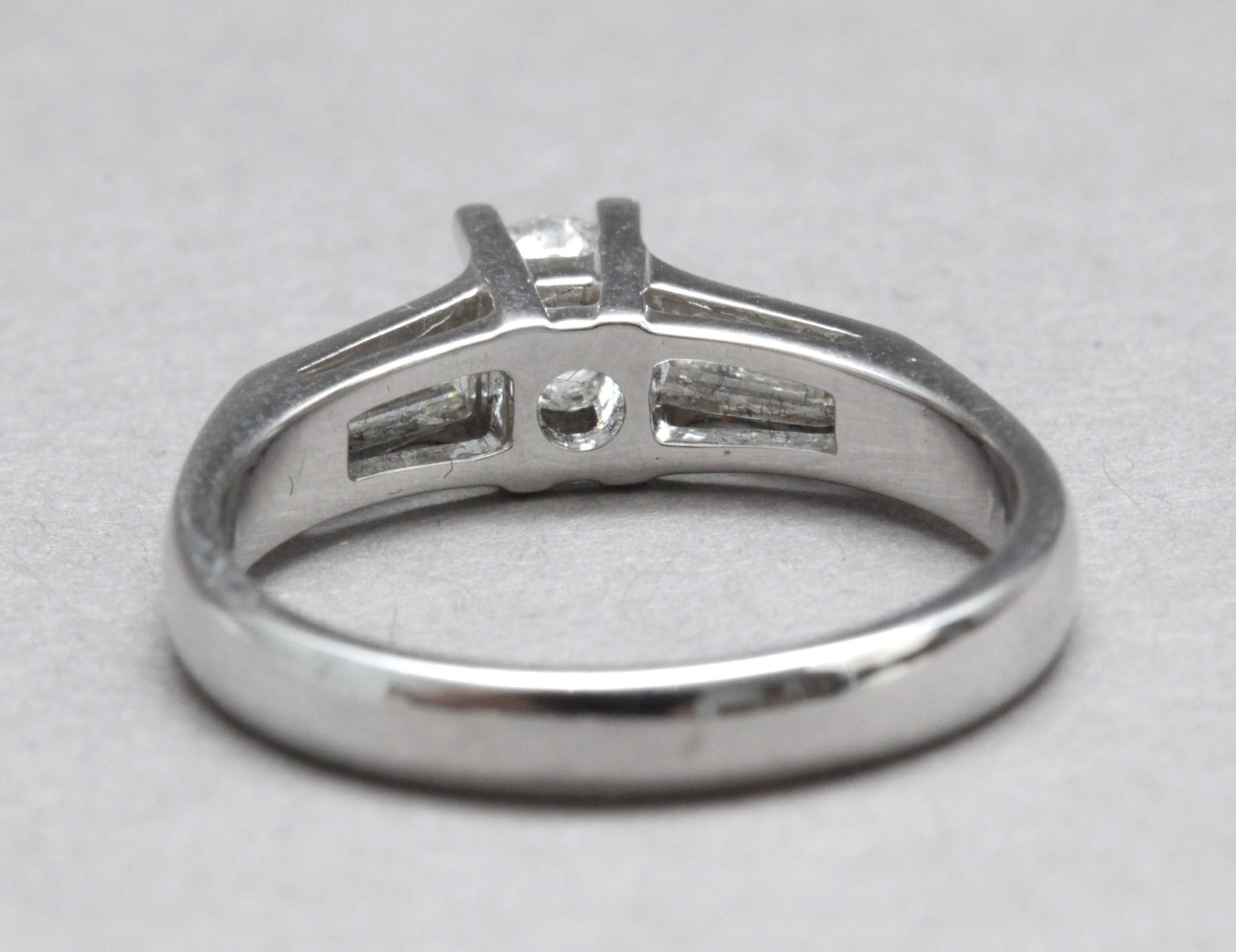 A three stone diamond engagement ring - Image 3 of 3