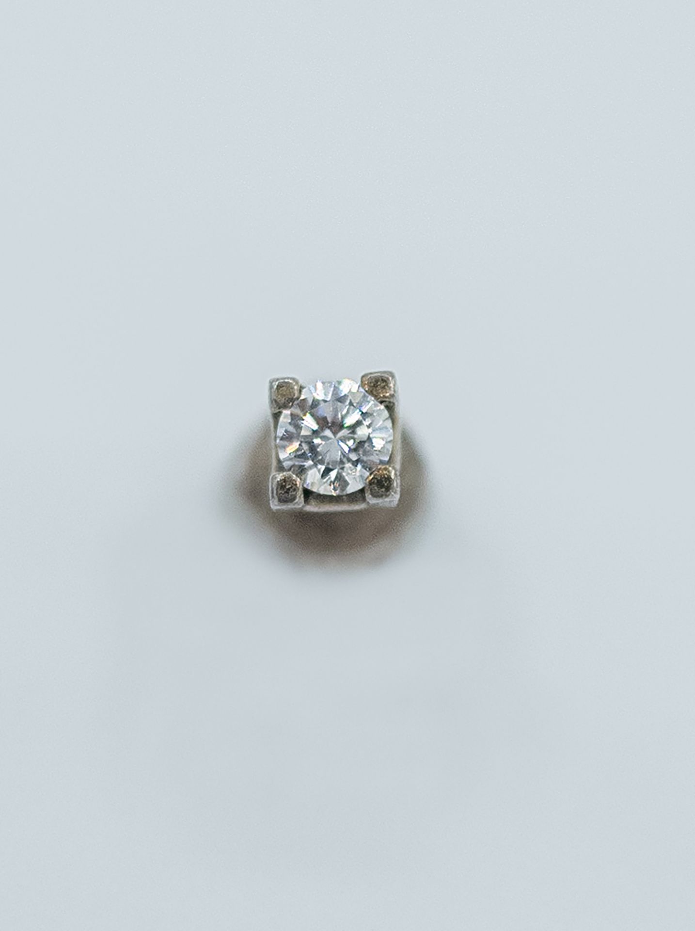 Two diamond stud earrings - Image 4 of 5