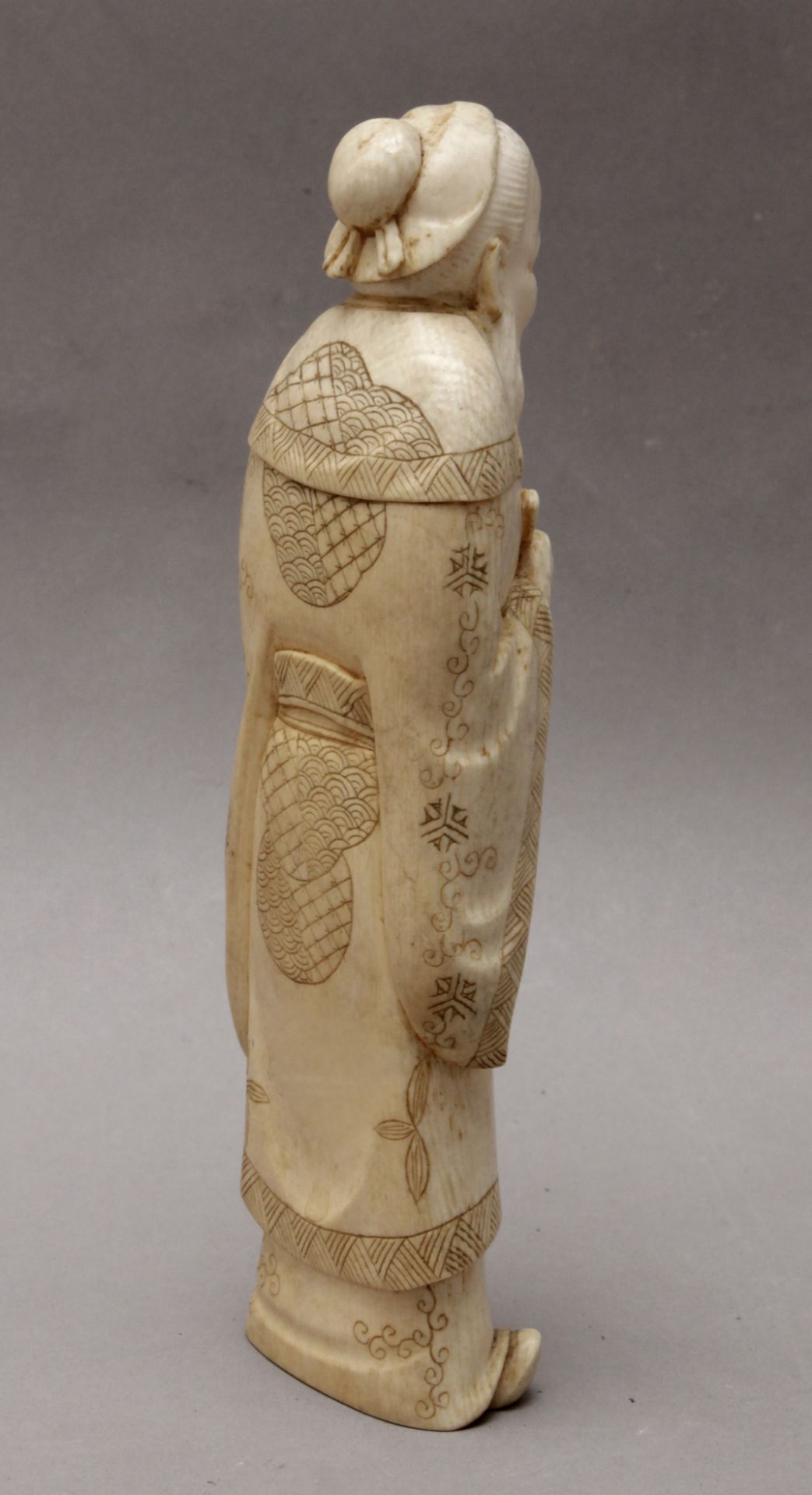 A first third of 20th century Japanese school carved ivory and bone Canton style opium pipe - Image 5 of 8